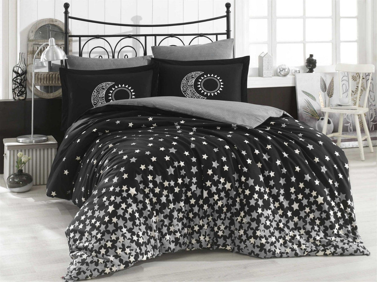 Set lenjerie de pat dublă Star's, Diverse culori, 240x260 cm - Negru - Alb | SKU: 113HBY2686 | Set lenjerie de pat dublă Star's, 240x260 cm, varianta Negru - Alb, produs pentru amenajarea locuinței, disponibil online în România la CasaMob