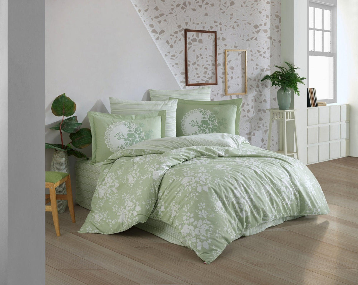 Set lenjerie de pat dublă Flora, Diverse culori, 240x260 cm - Verde - Alb | SKU: 113HBY4801 | Set lenjerie de pat dublă Flora, 240x260 cm, varianta Verde - Alb, produs pentru amenajarea locuinței, disponibil online în România la CasaMob