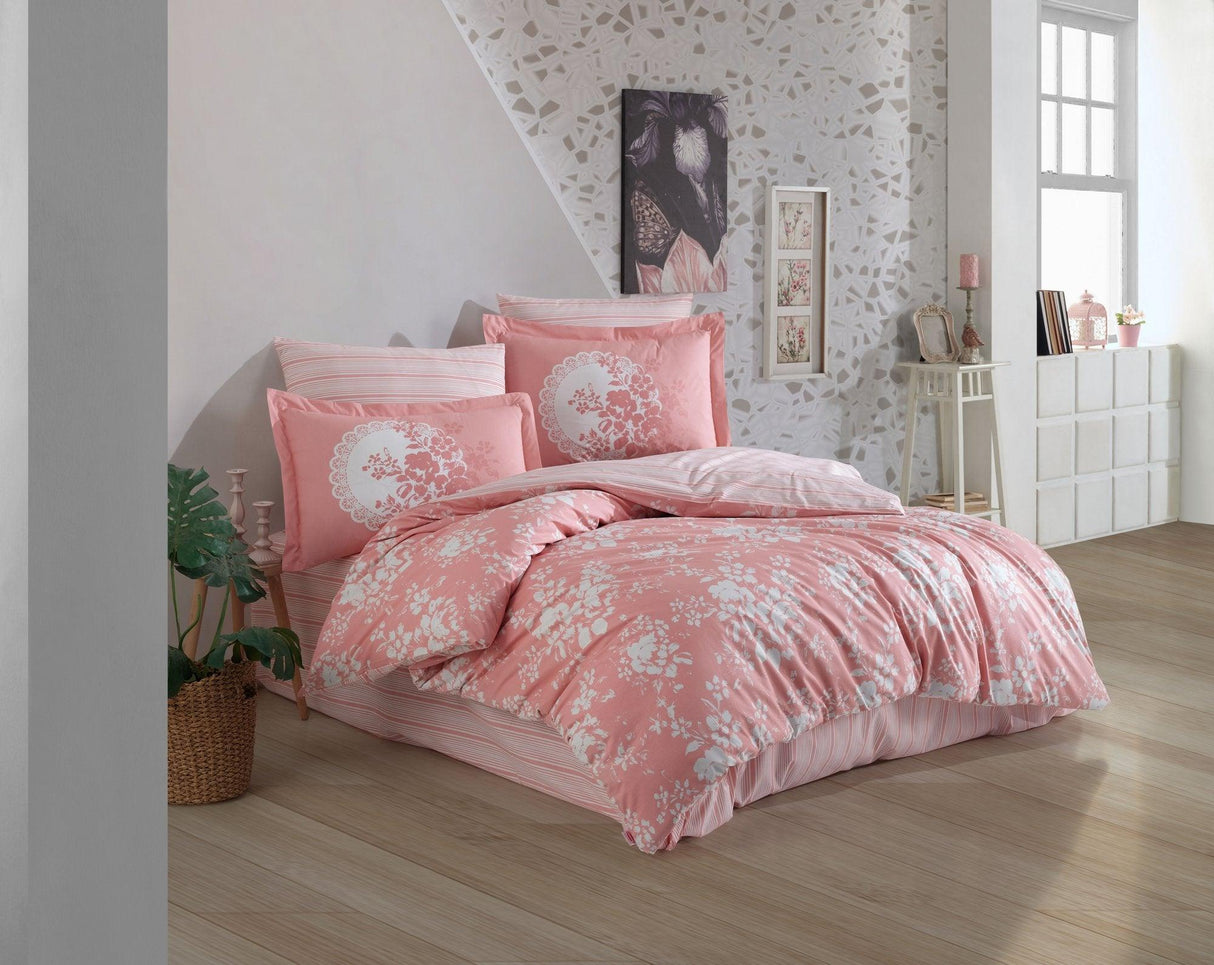 Set lenjerie de pat dublă Flora, Diverse culori, 240x260 cm - Pudră - Alb | SKU: 113HBY4802 | Set lenjerie de pat dublă Flora, 240x260 cm, varianta Pudră - Alb, produs pentru amenajarea locuinței, disponibil online în România la CasaMob