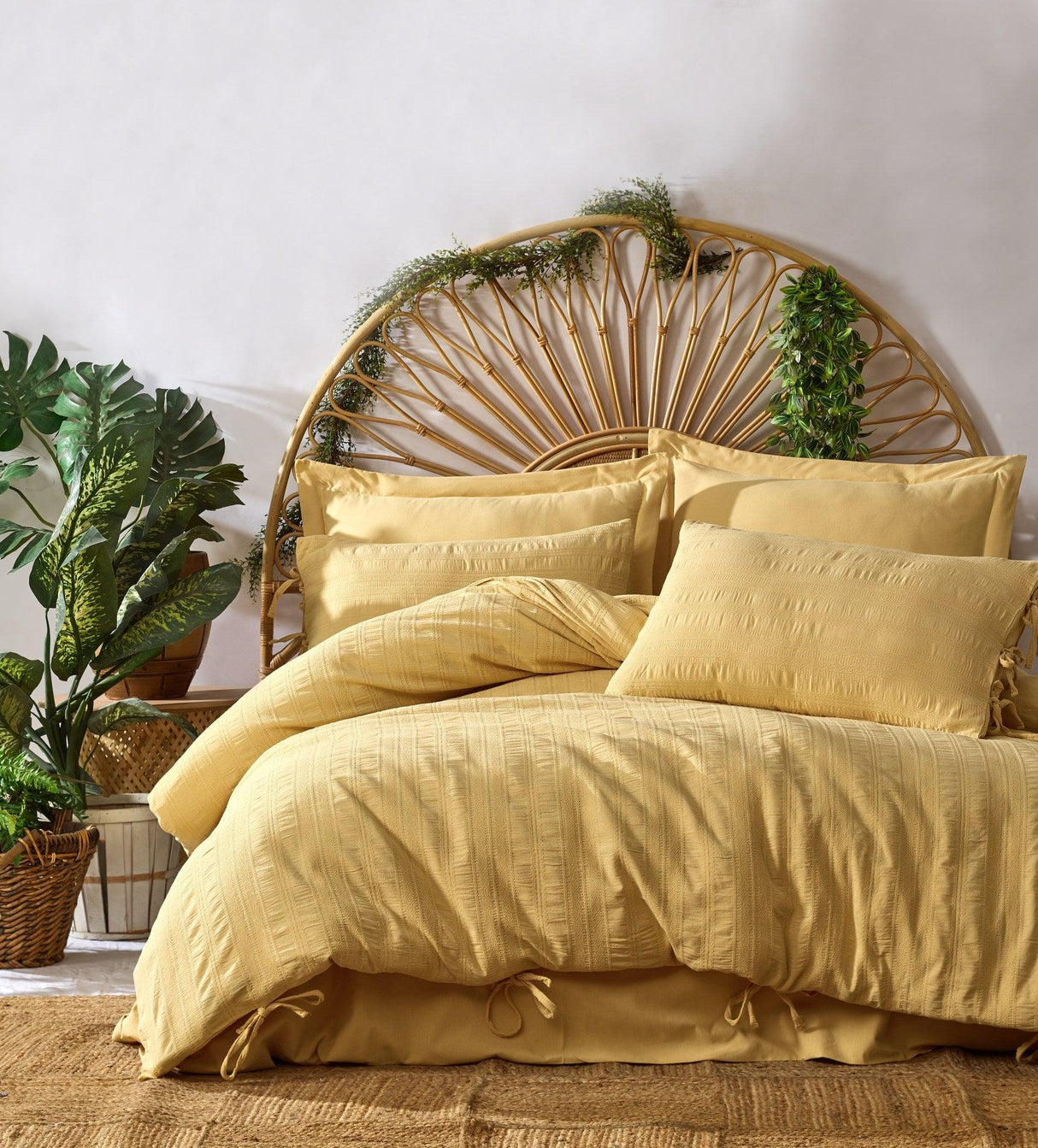 Set lenjerie de pat dublă Lucca, Diverse culori, 240x260 cm - Galben | SKU: 157SHS6440 | Set lenjerie de pat dublă Lucca, 240x260 cm, varianta Galben, produs pentru amenajarea locuinței, disponibil online în România la CasaMob