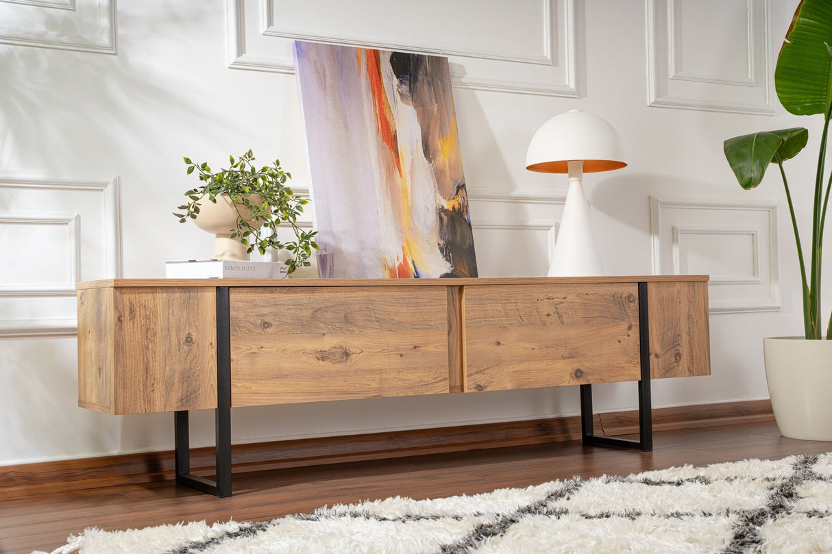 Comodă TV Serenity, Diverse culori, 180x30x50 cm - Pin atlantic - Negru | SKU: 241NRD1311 | Comodă TV Serenity, 180x30x50 cm, varianta Pin atlantic - Negru, produs pentru amenajarea locuinței, disponibil online în România la CasaMob