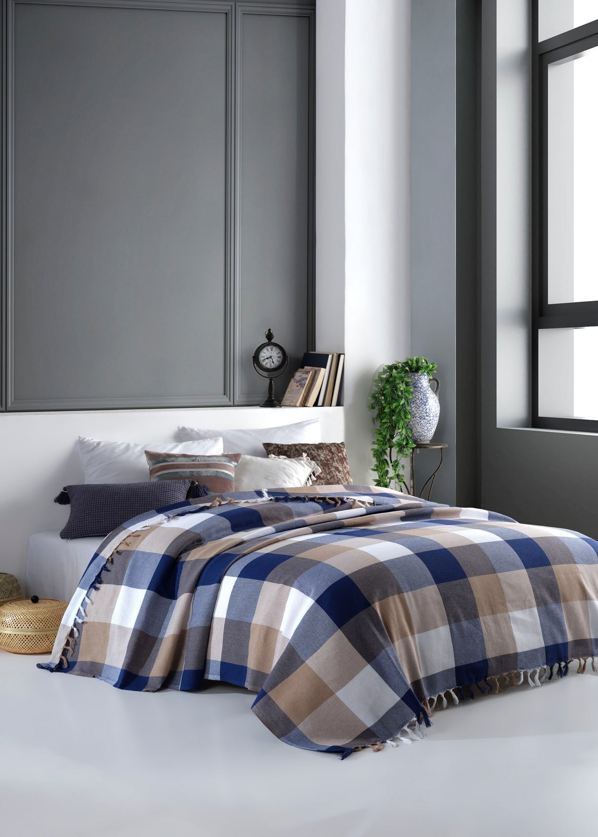 Cuvertură Linda, Diverse culori, 200x220 cm - Albastru - Alb - Maro | SKU: 315CFB2255 | Cuvertură Linda, 200x220 cm, varianta Albastru - Alb - Maro, produs pentru amenajarea locuinței, disponibil online în România la CasaMob