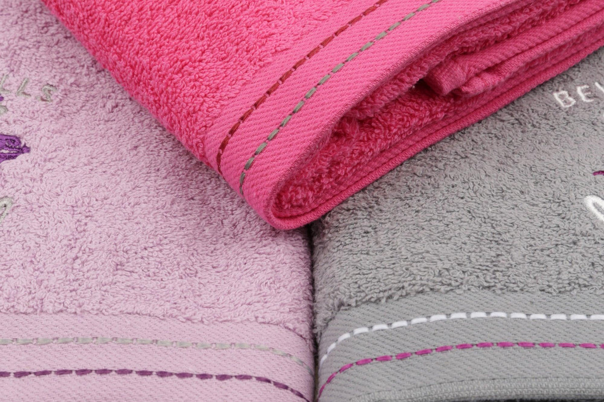 Set prosoape de baie 401, Diverse culori, Diverse configurații, Diverse dimensiuni - Fucsia - Lila - Gri - 70x140 cm - 3 bucăți | SKU: 355BHP2452 | Set prosoape de baie 401, varianta Fucsia - Lila - Gri - 70x140 cm - 3 bucăți, produs pentru amenajarea locuinței, disponibil online în România la CasaMob