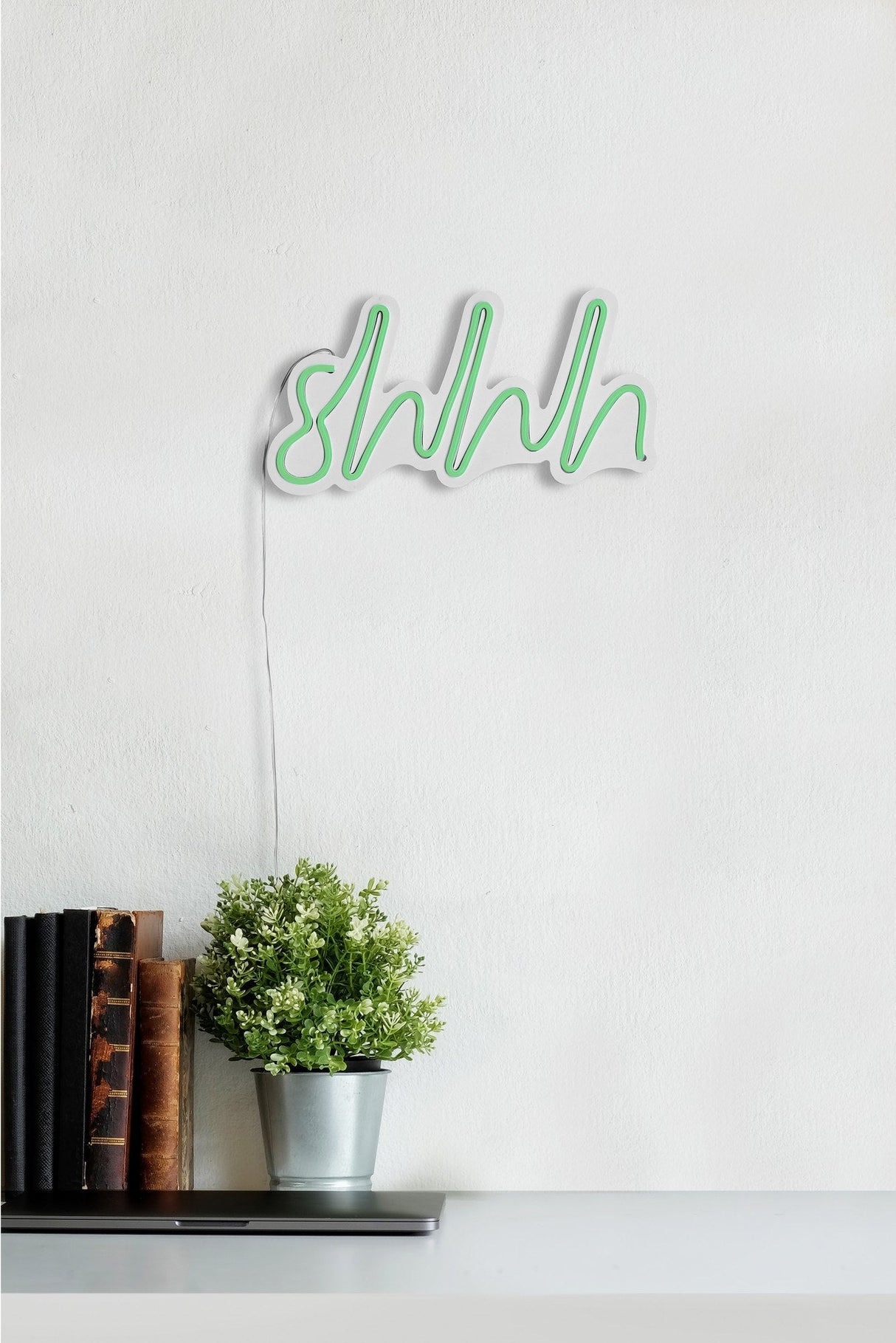 Lampă neon Shhh, Diverse culori, 34x17x2 cm - Verde | SKU: 395NGR1725 | Lampă neon Shhh, 34x17x2 cm, varianta Verde, produs pentru amenajarea locuinței, disponibil online în România la CasaMob