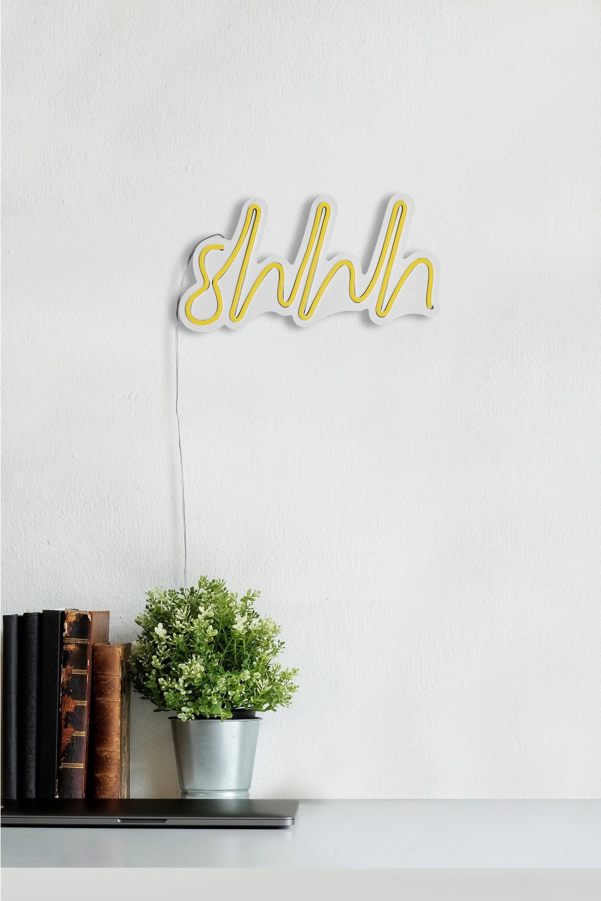 Lampă neon Shhh, Diverse culori, 34x17x2 cm - Galben | SKU: 395NGR1726 | Lampă neon Shhh, 34x17x2 cm, varianta Galben, produs pentru amenajarea locuinței, disponibil online în România la CasaMob