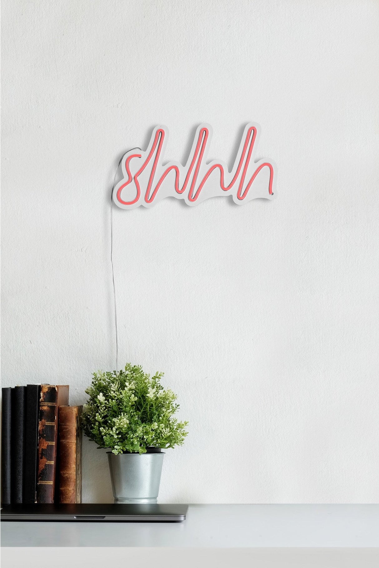 Lampă neon Shhh, Diverse culori, 34x17x2 cm - Roz | SKU: 395NGR1727 | Lampă neon Shhh, 34x17x2 cm, varianta Roz, produs pentru amenajarea locuinței, disponibil online în România la CasaMob