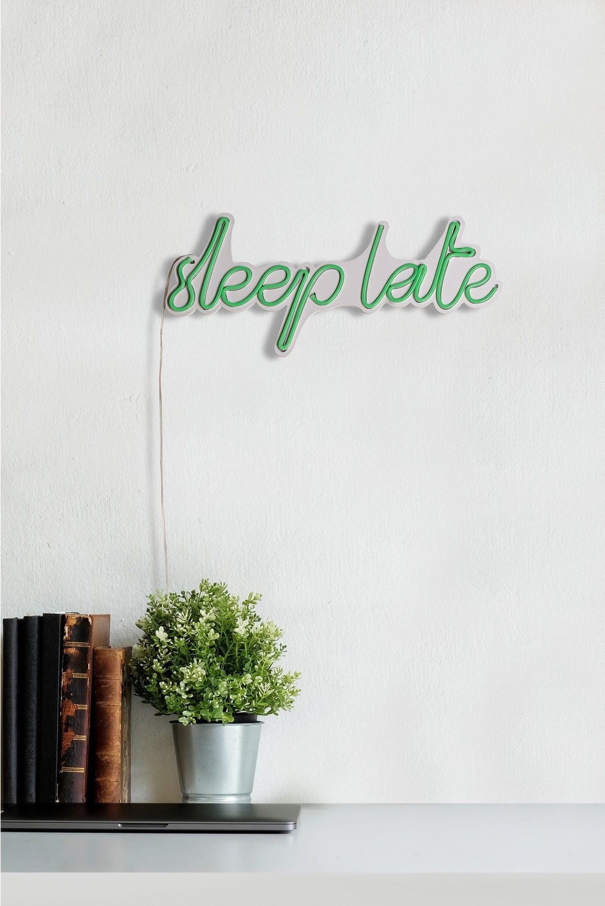 Lampă neon Sleep Late, Diverse culori, 46x20x2 cm - Verde | SKU: 395NGR1730 | Lampă neon Sleep Late, 46x20x2 cm, varianta Verde, produs pentru amenajarea locuinței, disponibil online în România la CasaMob