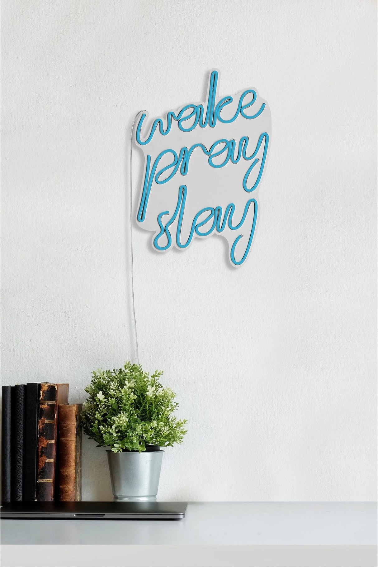 Lampă neon Wake Pray Slay, Diverse culori, 26x38x2 cm - Albastru | SKU: 395NGR1748 | Lampă neon Wake Pray Slay, 26x38x2 cm, varianta Albastru, produs pentru amenajarea locuinței, disponibil online în România la CasaMob