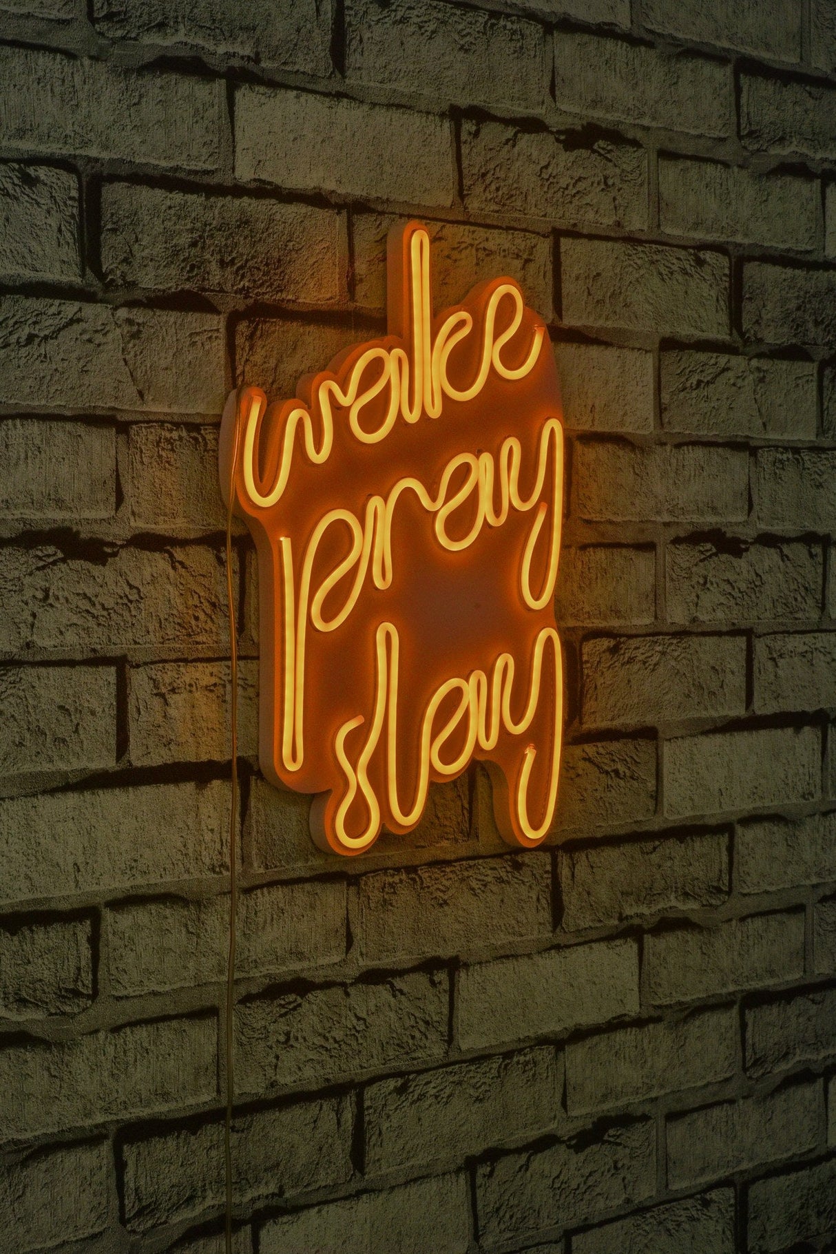 Lampă neon Wake Pray Slay, Diverse culori, 26x38x2 cm - Galben | SKU: 395NGR1750 | Lampă neon Wake Pray Slay, 26x38x2 cm, varianta Galben, produs pentru amenajarea locuinței, disponibil online în România la CasaMob