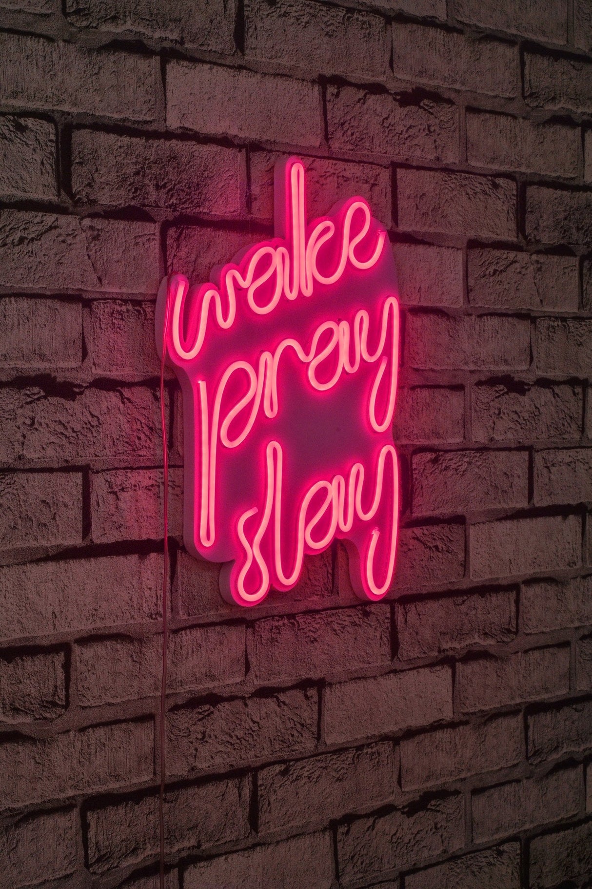 Lampă neon Wake Pray Slay, Diverse culori, 26x38x2 cm - Roz | SKU: 395NGR1751 | Lampă neon Wake Pray Slay, 26x38x2 cm, varianta Roz, produs pentru amenajarea locuinței, disponibil online în România la CasaMob