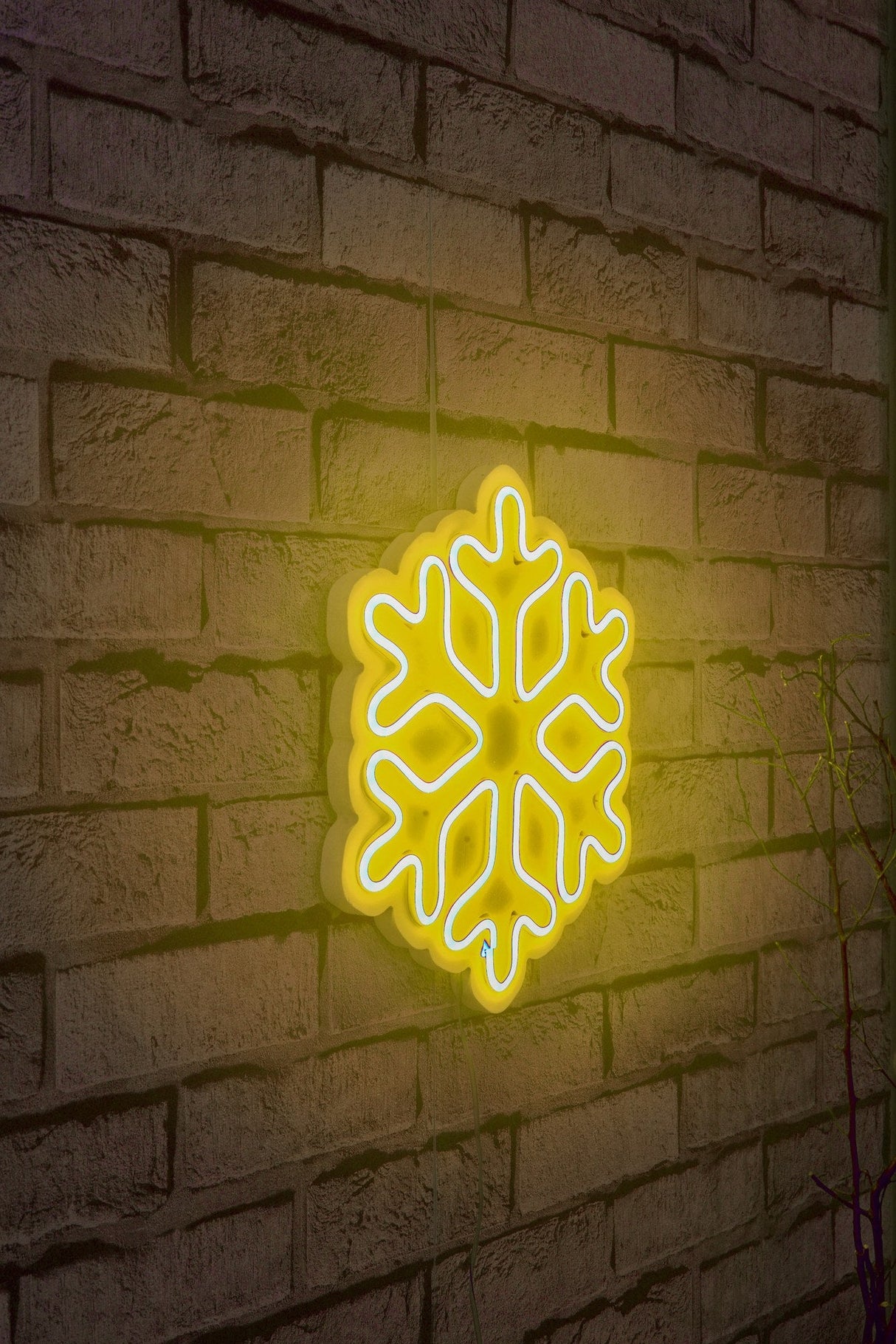 Lampă neon Snowflake, Diverse culori, 30x26x2 cm - Galben | SKU: 395NGR1961 | Lampă neon Snowflake, 30x26x2 cm, varianta Galben, produs pentru amenajarea locuinței, disponibil online în România la CasaMob