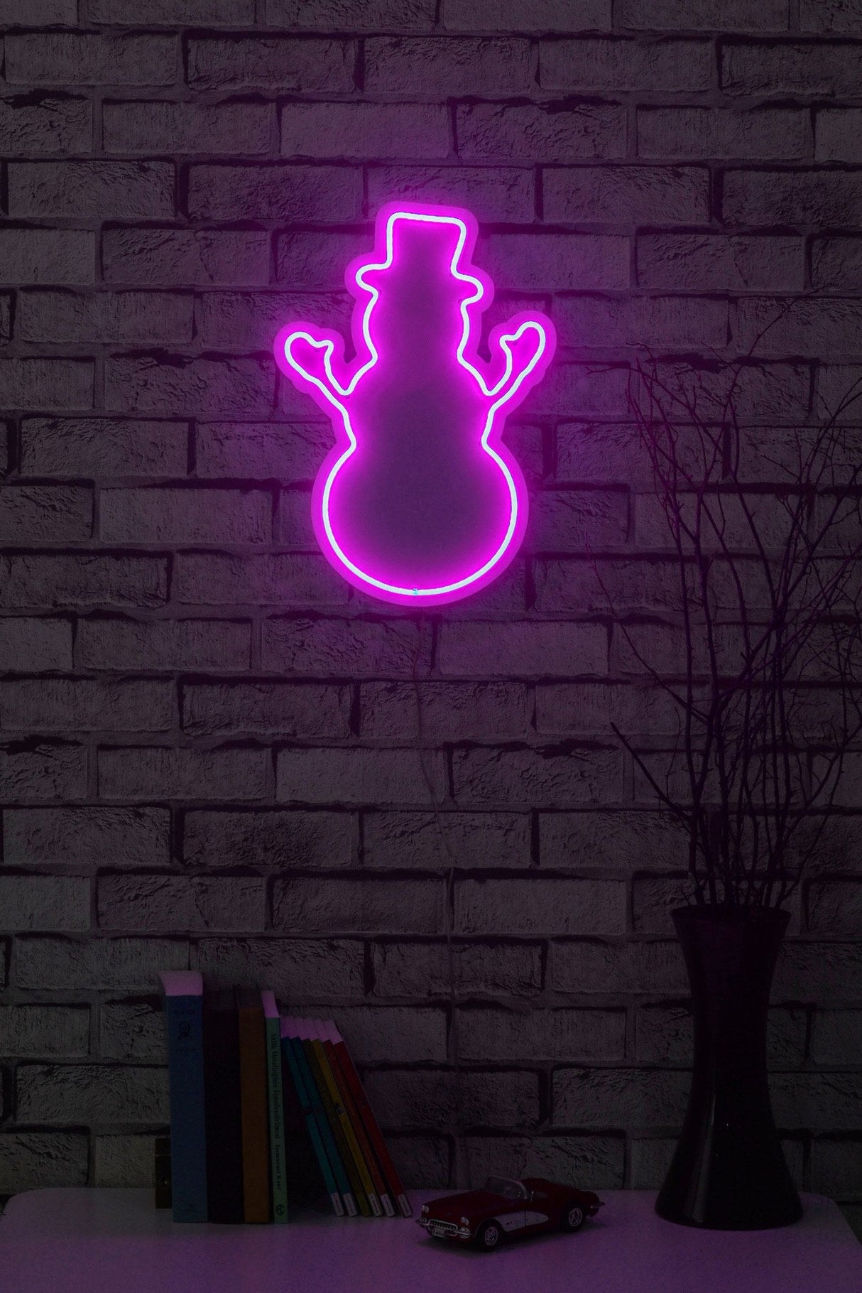 Lampă neon Snowman, Diverse culori, 18x35x2 cm - Roz | SKU: 395NGR1982 | Lampă neon Snowman, 18x35x2 cm, varianta Roz, produs pentru amenajarea locuinței, disponibil online în România la CasaMob