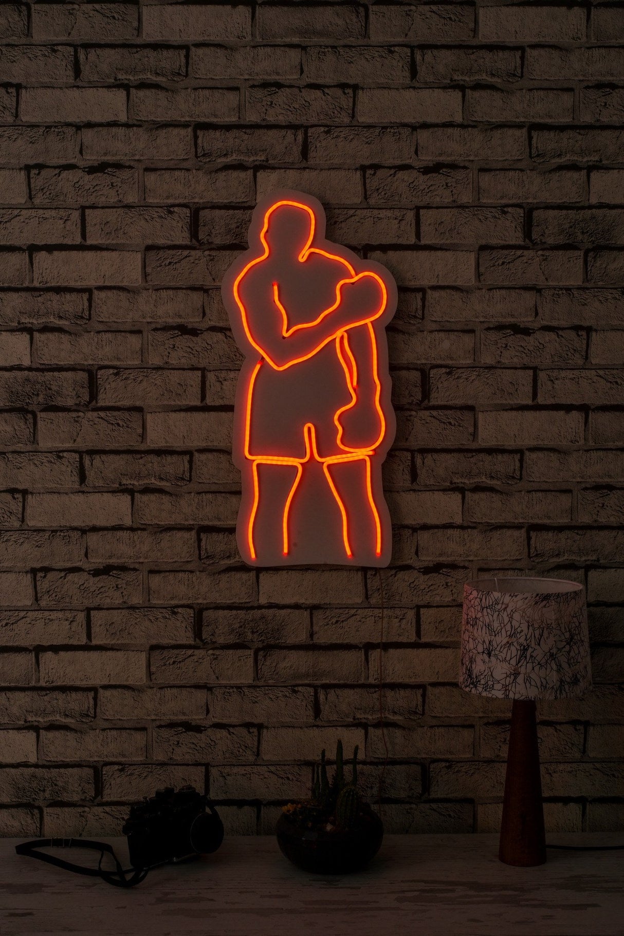 Lampă neon Muhammed Ali, Diverse culori, 28x60x2 cm - Roșu | SKU: 395NGR2067 | Lampă neon Muhammed Ali, 28x60x2 cm, varianta Roșu, produs pentru amenajarea locuinței, disponibil online în România la CasaMob