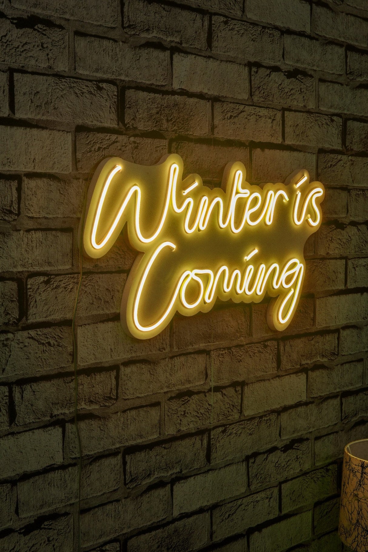 Lampă neon Winter is Coming, Diverse culori, 52x28x2 cm - Galben | SKU: 395NGR2099 | Lampă neon Winter is Coming, 52x28x2 cm, varianta Galben, produs pentru amenajarea locuinței, disponibil online în România la CasaMob