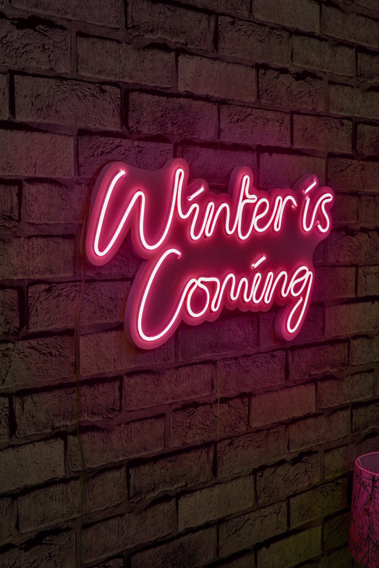 Lampă neon Winter is Coming, Diverse culori, 52x28x2 cm - Roz | SKU: 395NGR2101 | Lampă neon Winter is Coming, 52x28x2 cm, varianta Roz, produs pentru amenajarea locuinței, disponibil online în România la CasaMob