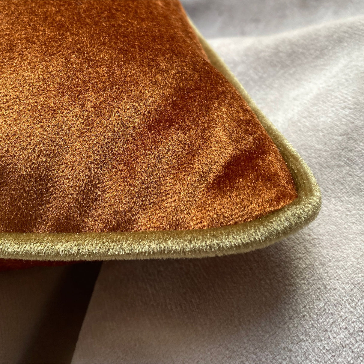 Pernă decorativă Copper Velvet Pillow With İnsert, Copper - Verde, 43x43 cm