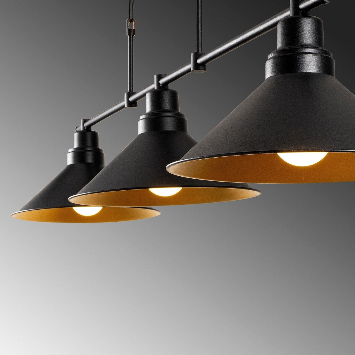 Lustra Luminoxa, Negru