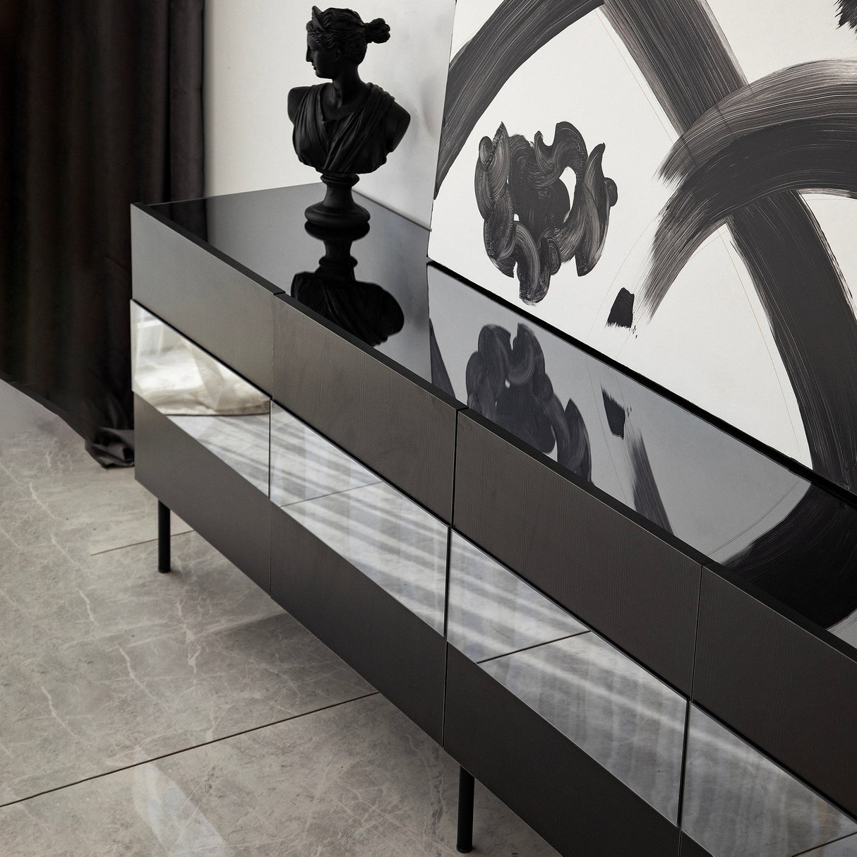 Comodă TV Leon, Diverse culori, 180x35x59 cm - Negru - Fumuriu | SKU: 552NOS1528 | Comodă TV Leon, 180x35x59 cm, varianta Negru - Fumuriu, produs pentru amenajarea locuinței, disponibil online în România la CasaMob