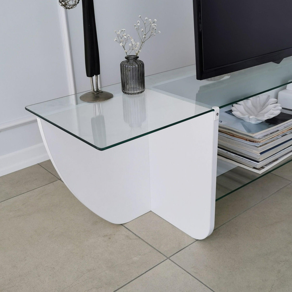 Comodă TV Lily TV, Diverse culori, 158x35x40 cm - Alb | SKU: 552NOS1603 | Comodă TV Lily TV, 158x35x40 cm, varianta Alb, produs pentru amenajarea locuinței, disponibil online în România la CasaMob