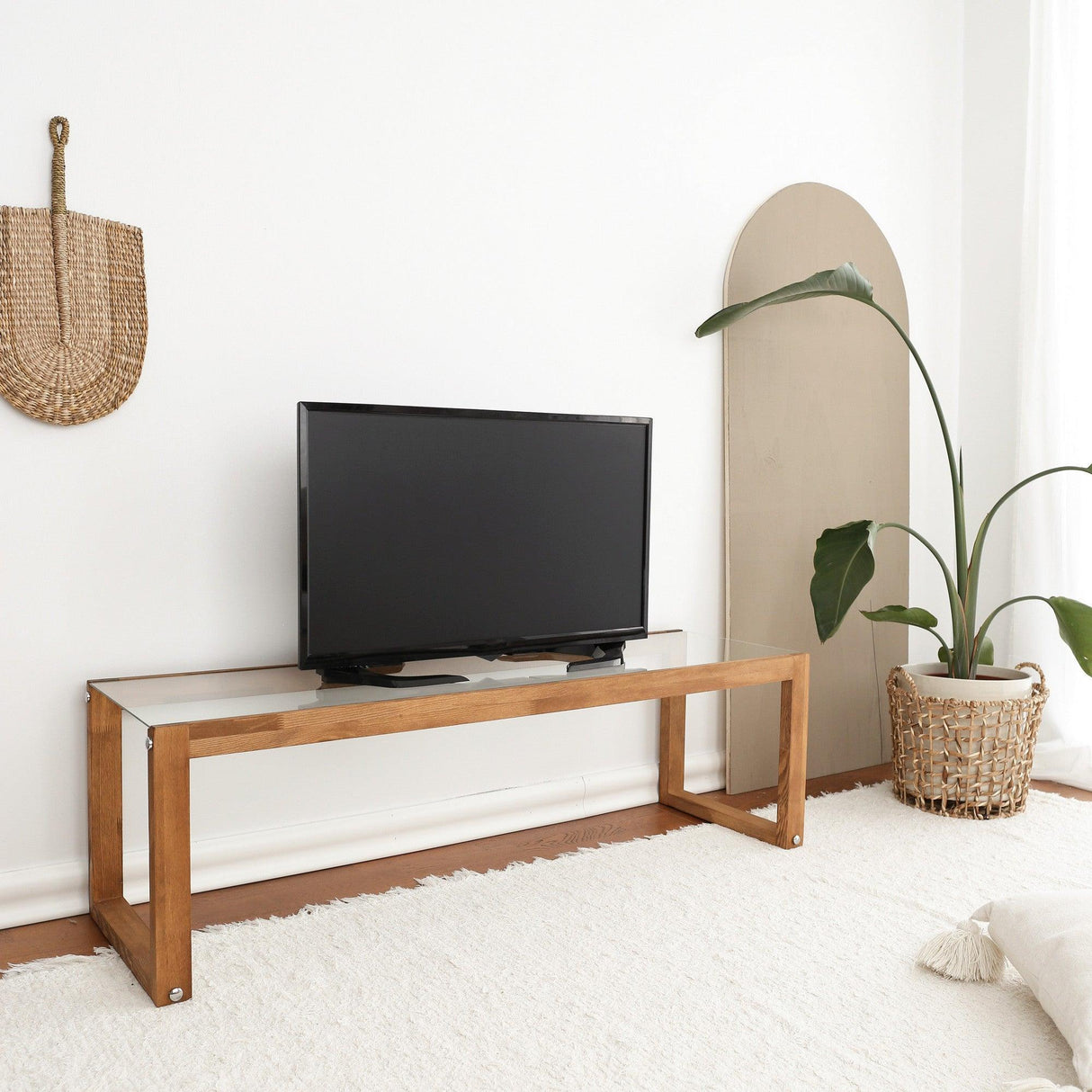 Comodă TV Via, Diverse culori, 130x40x40 cm - Lemn | SKU: 552NOS2227 | Comodă TV Via, 130x40x40 cm, varianta Lemn, produs pentru amenajarea locuinței, disponibil online în România la CasaMob