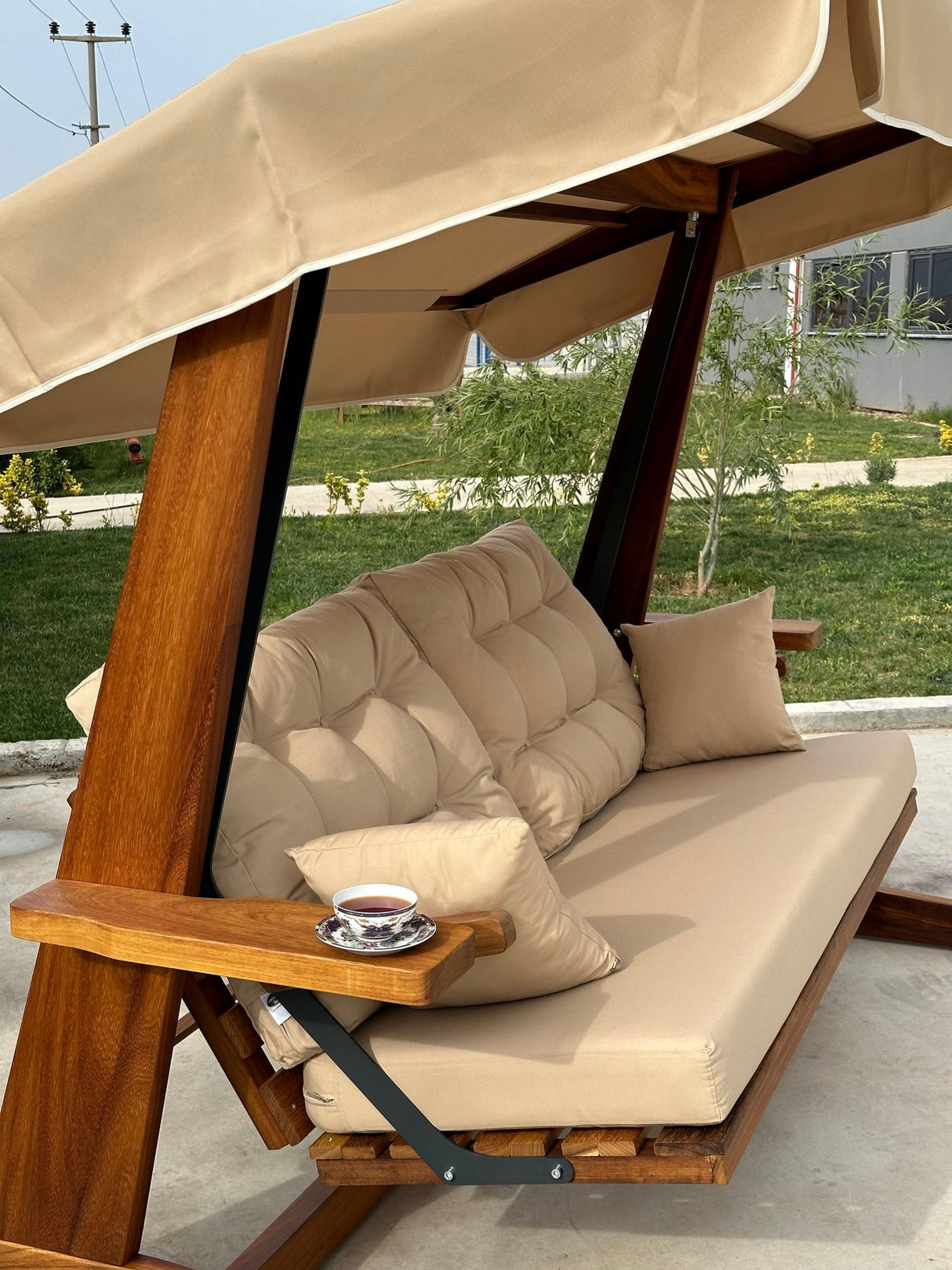 Balansoar de grădină Sia 2400, Diverse culori, 175x60x195 cm - Camel | SKU: 675SWG1106 | Balansoar de grădină Sia 2400, 175x60x195 cm, varianta Camel, produs pentru amenajarea locuinței, disponibil online în România la CasaMob
