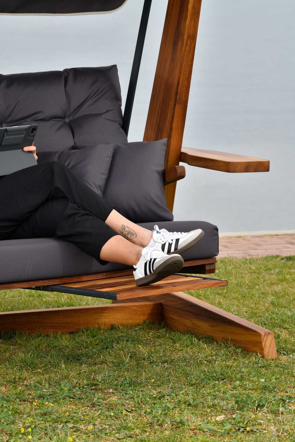Balansoar de grădină Luna Deluxe 2600, Diverse culori, Diverse dimensiuni - Antracit - 201x70x195 cm | SKU: 675SWG1111 | Balansoar de grădină Luna Deluxe 2600, varianta Antracit - 201x70x195 cm, produs pentru amenajarea locuinței, disponibil online în România la CasaMob
