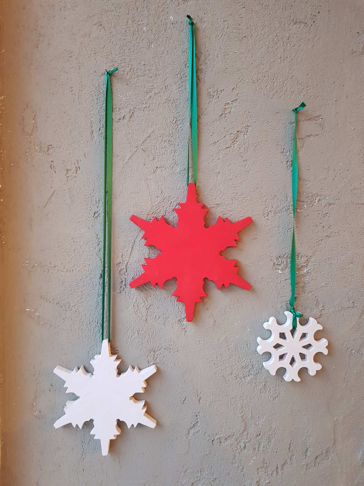 Decorațiune de perete din lemn Snow Set, Roșu - Alb, 12x2x12 cm