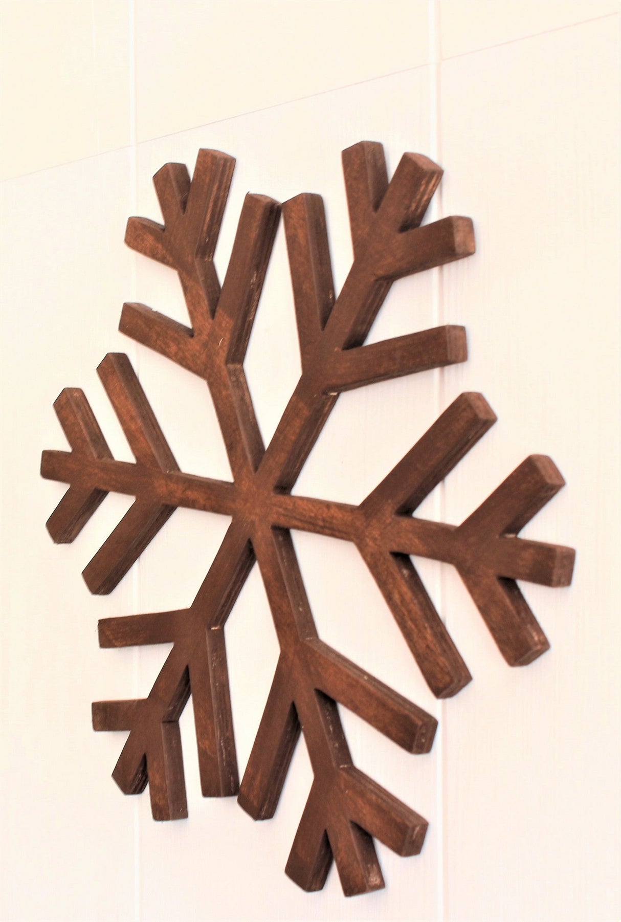 Decorațiune de perete din lemn Snowflake, Diverse culori, 38x2x38 cm - Nuc | SKU: 796LMN2011 | Decorațiune de perete din lemn Snowflake, 38x2x38 cm, varianta Nuc, produs pentru amenajarea locuinței, disponibil online în România la CasaMob