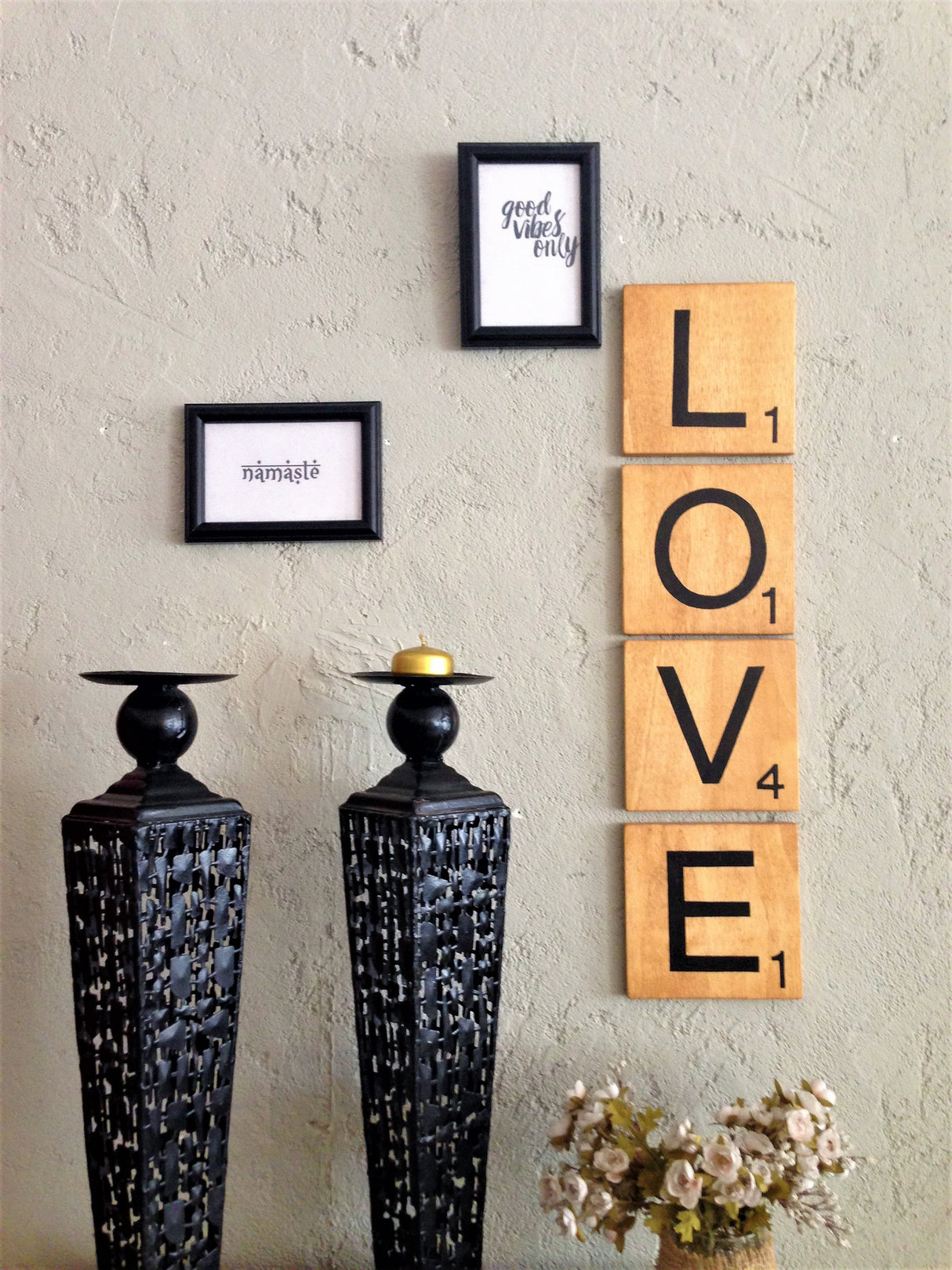 Decorațiune de perete din lemn Scrabble Love, Maro, 15x15x1 cm