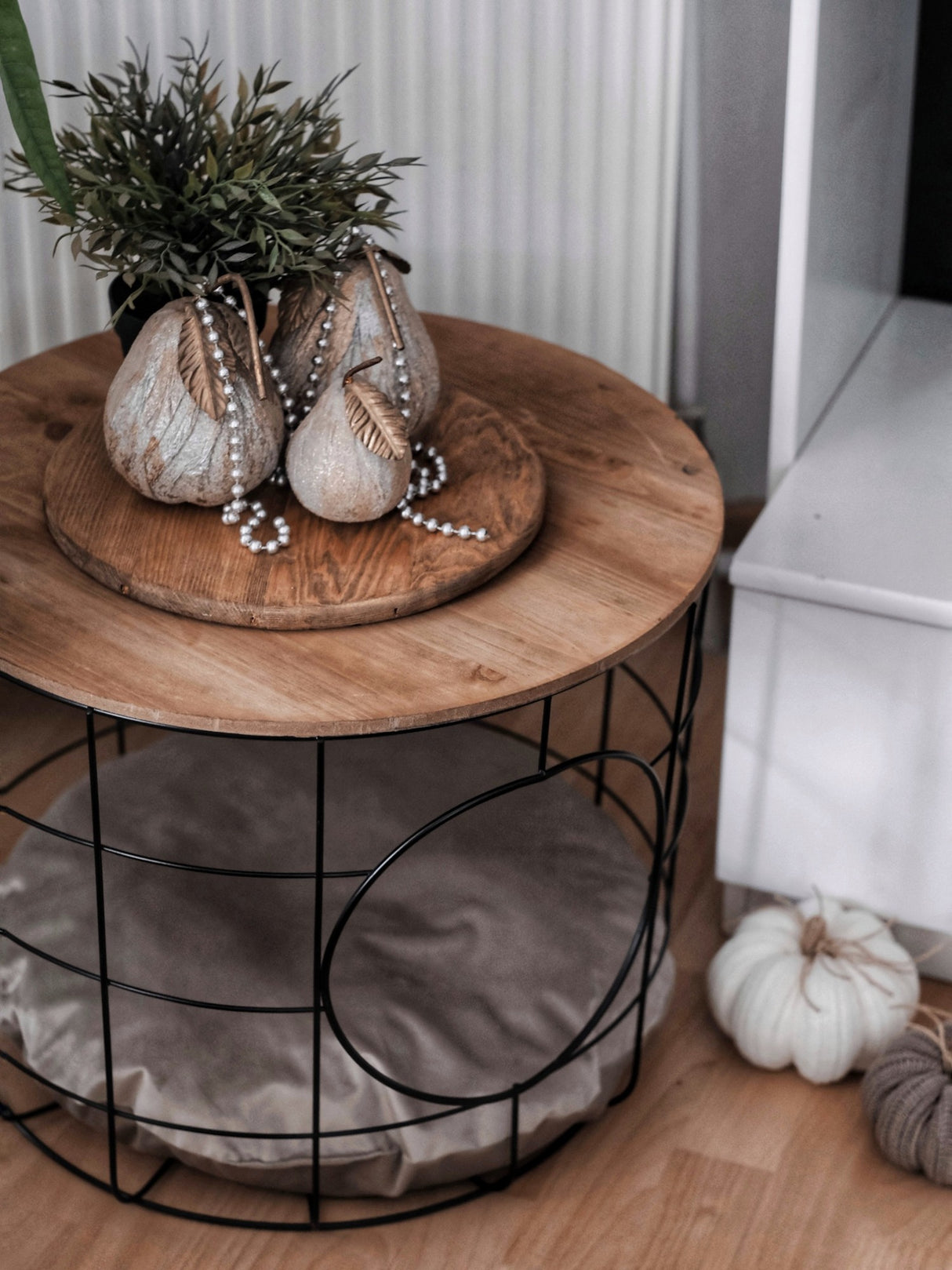 Măsuță de cafea Cat, Pin atlantic - Negru, 54x41x54 cm
