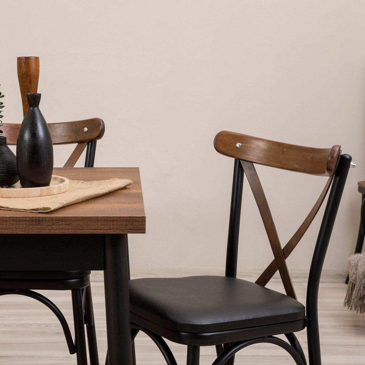 Masă extensibilă cu scaune Oliver Açl.Barok, Negru, Diverse configurații, 120x75x77 cm - 5 bucăți | SKU: 869VEL8159 | Masă extensibilă cu scaune Oliver Açl.Barok, Negru, 120x75x77 cm, varianta 5 bucăți, produs pentru amenajarea locuinței, disponibil online în România la CasaMob