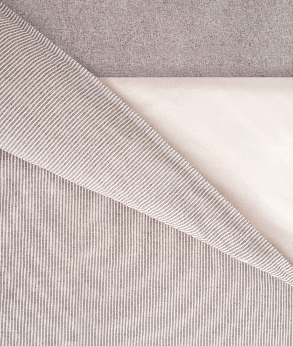 Set lenjerie de pat dublă Viento, Diverse culori, 200x220 cm - Maro - Ecru | SKU: 962ELT2107 | Set lenjerie de pat dublă Viento, 200x220 cm, varianta Maro - Ecru, produs pentru amenajarea locuinței, disponibil online în România la CasaMob