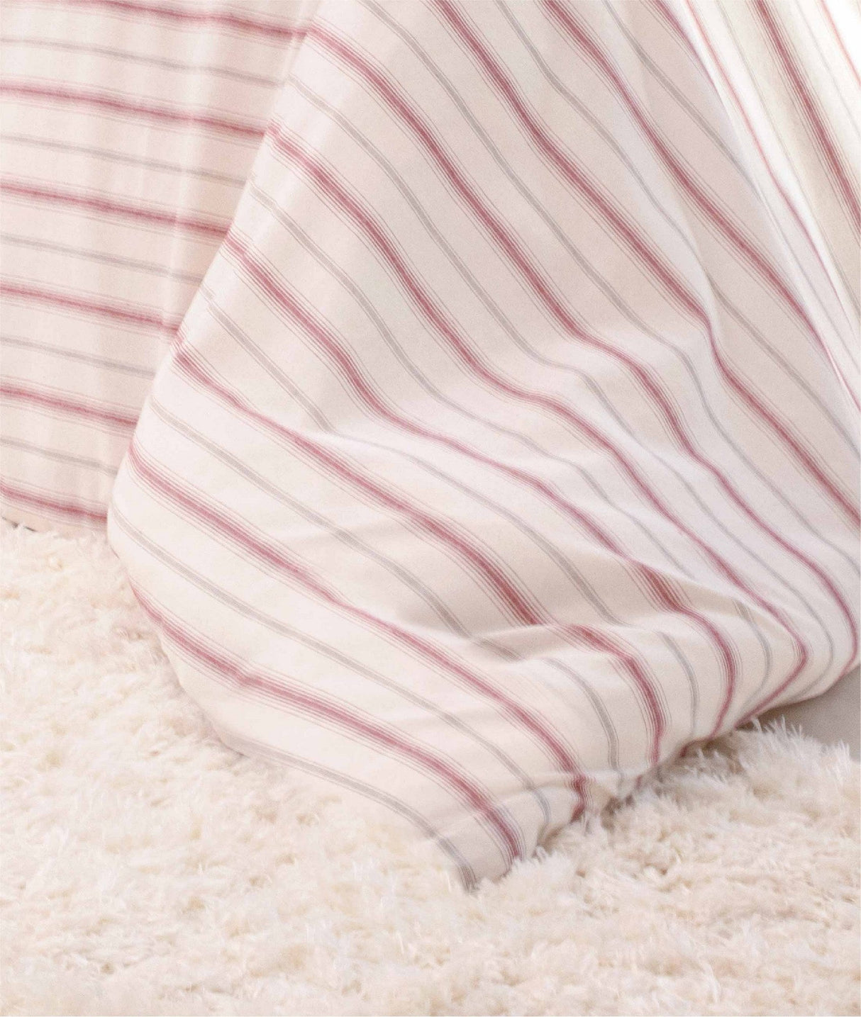 Set lenjerie de pat dublă Viento, Diverse culori, 200x220 cm - Bordo - Ecru | SKU: 962ELT2108 | Set lenjerie de pat dublă Viento, 200x220 cm, varianta Bordo - Ecru, produs pentru amenajarea locuinței, disponibil online în România la CasaMob