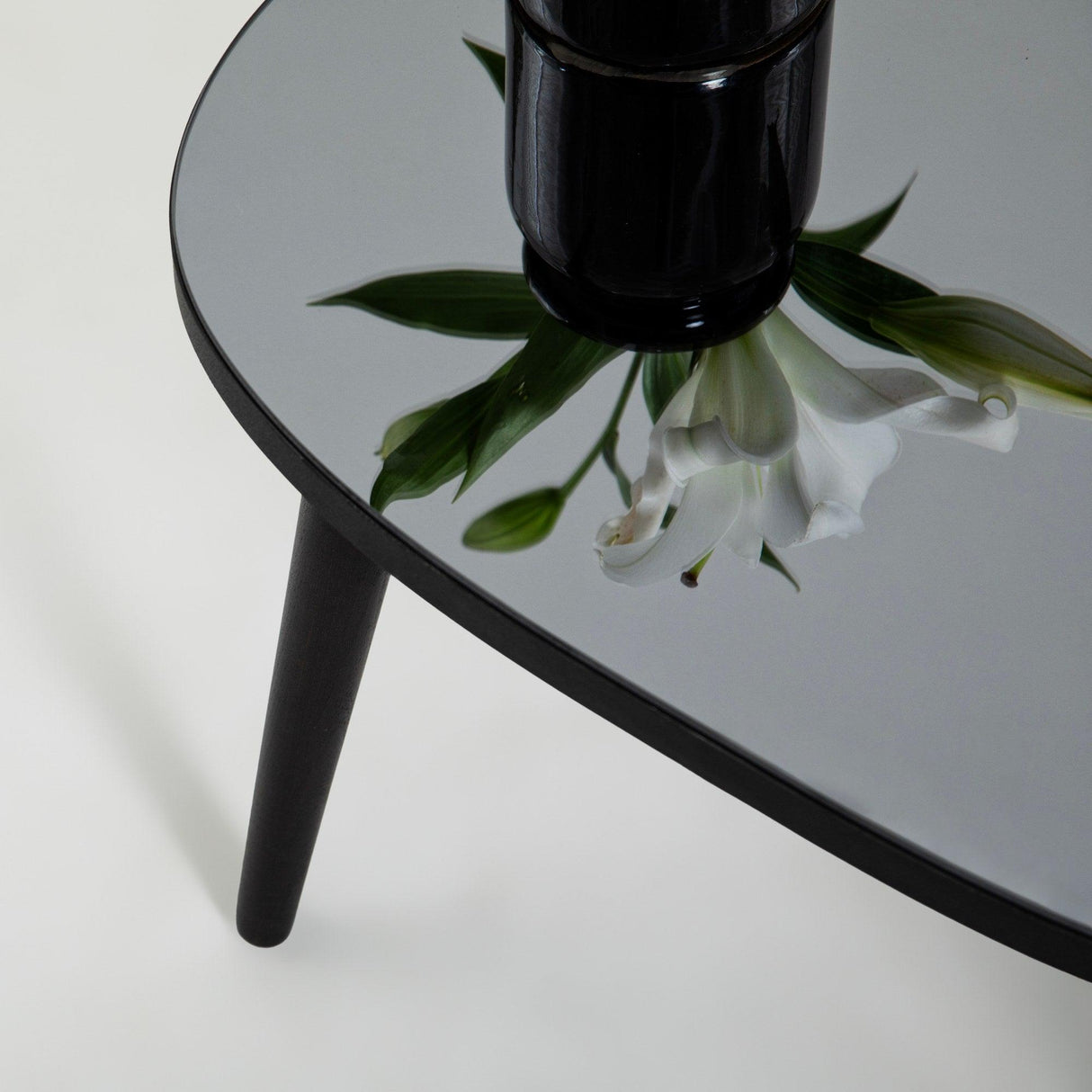 Masa de Cafea Gusto cu Sticla Securizata, Alb - Gri, 75x38x55 cm - Fumul Negru
