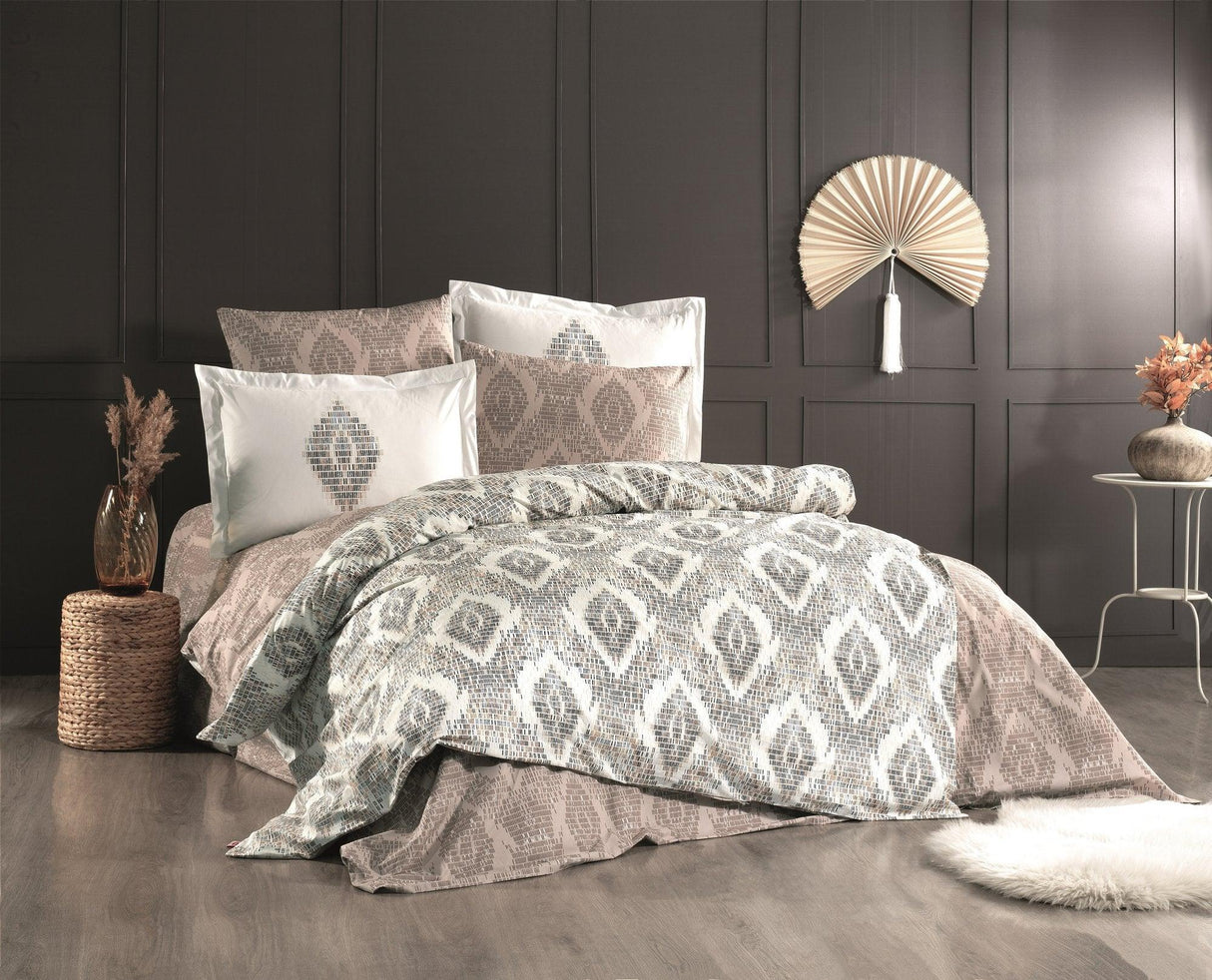 Set lenjerie de pat dublă Retro, Diverse culori, 240x260 cm - Maro - Crem - Verde | SKU: 113HBY4818 | Set lenjerie de pat dublă Retro, 240x260 cm, varianta Maro - Crem - Verde, produs pentru amenajarea locuinței, disponibil online în România la CasaMob