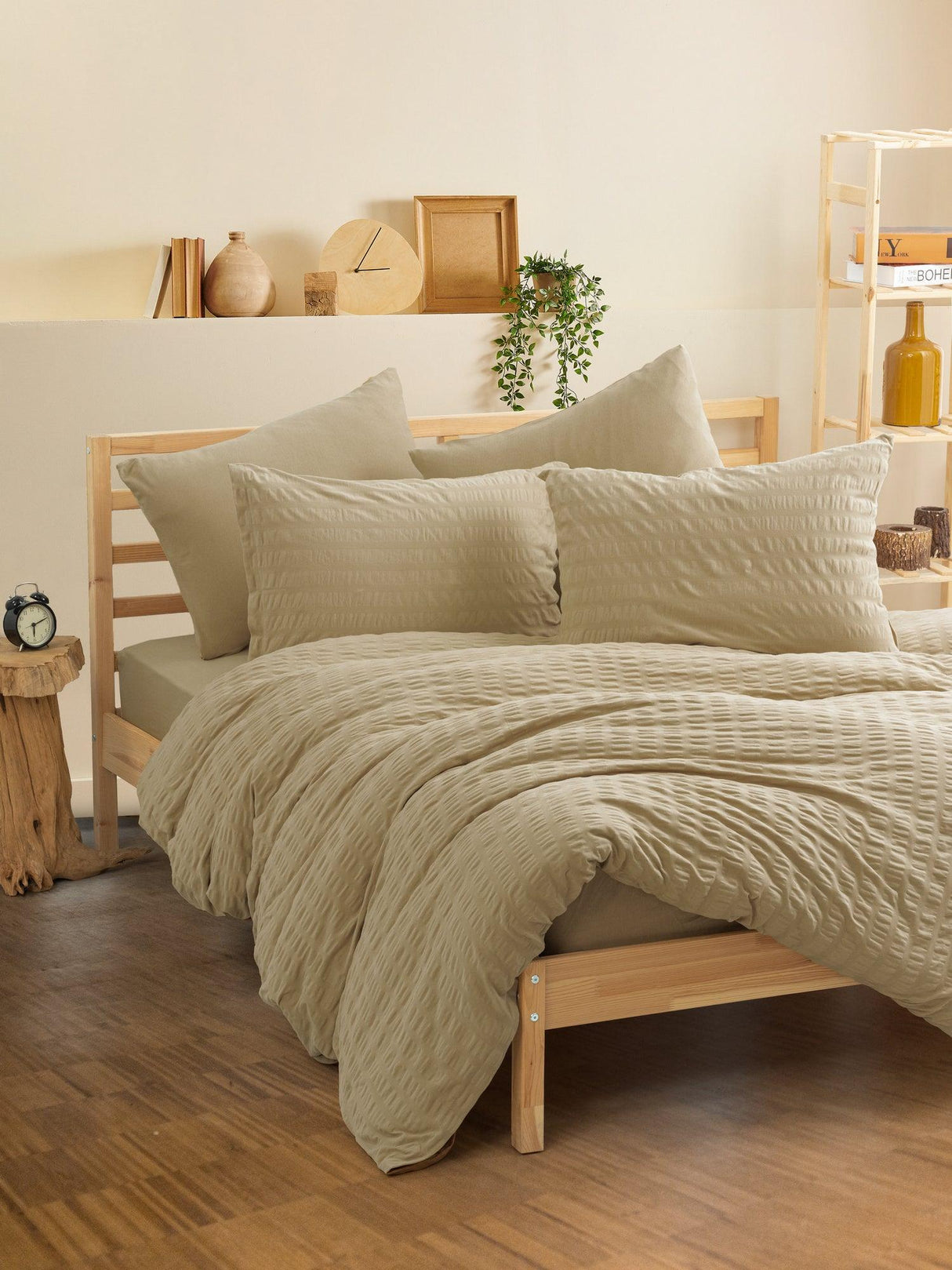 Set lenjerie de pat dublă Crepe, Diverse culori, 200x220 cm - Bej | SKU: 129CTN2862 | Set lenjerie de pat dublă Crepe, 200x220 cm, varianta Bej, produs pentru amenajarea locuinței, disponibil online în România la CasaMob