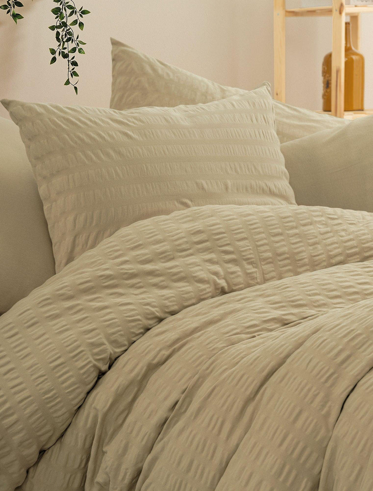 Set lenjerie de pat dublă Crepe, Diverse culori, 200x220 cm - Bej | SKU: 129CTN2862 | Set lenjerie de pat dublă Crepe, 200x220 cm, varianta Bej, produs pentru amenajarea locuinței, disponibil online în România la CasaMob