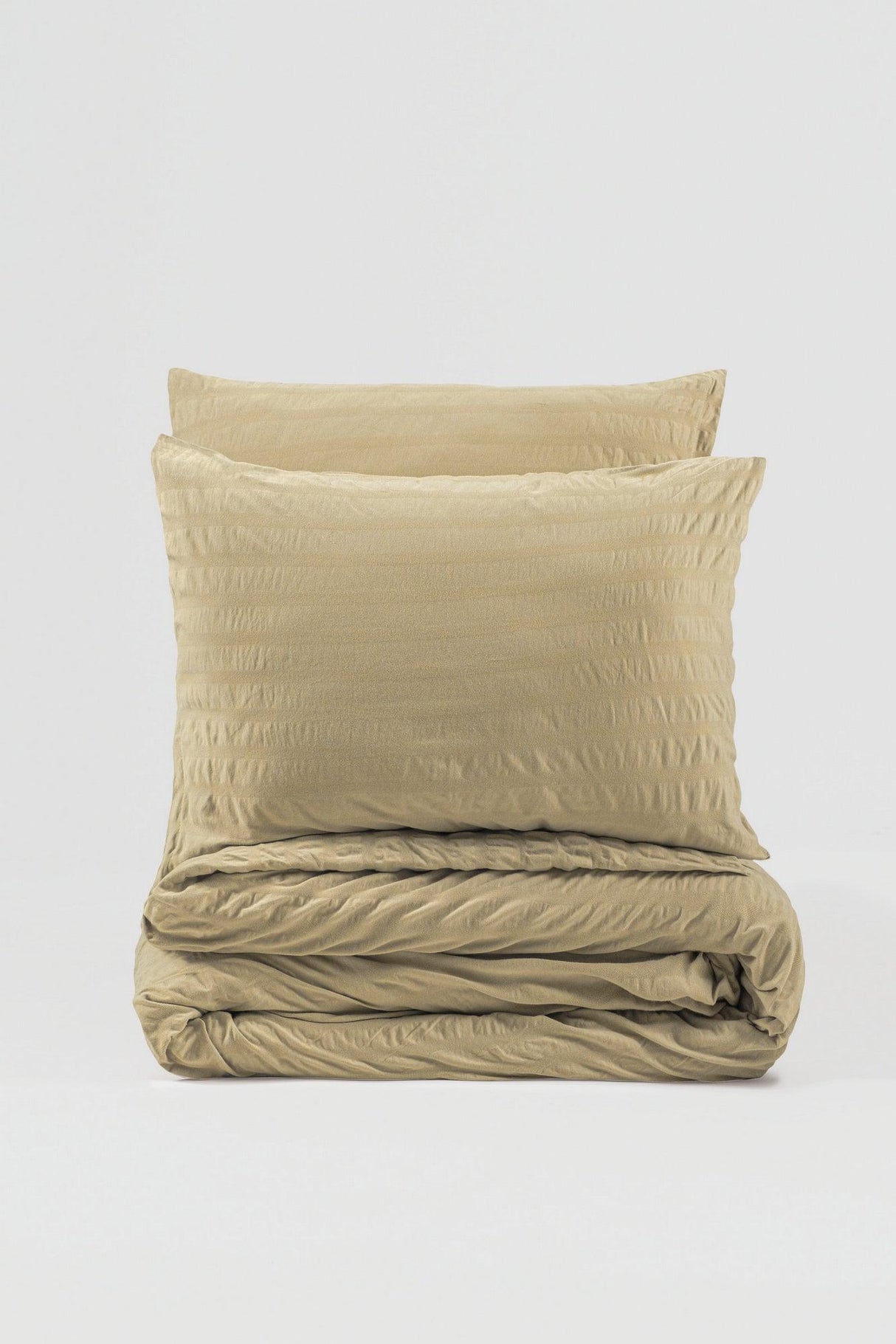Set lenjerie de pat dublă Crepe, Diverse culori, 200x220 cm - Bej | SKU: 129CTN2862 | Set lenjerie de pat dublă Crepe, 200x220 cm, varianta Bej, produs pentru amenajarea locuinței, disponibil online în România la CasaMob