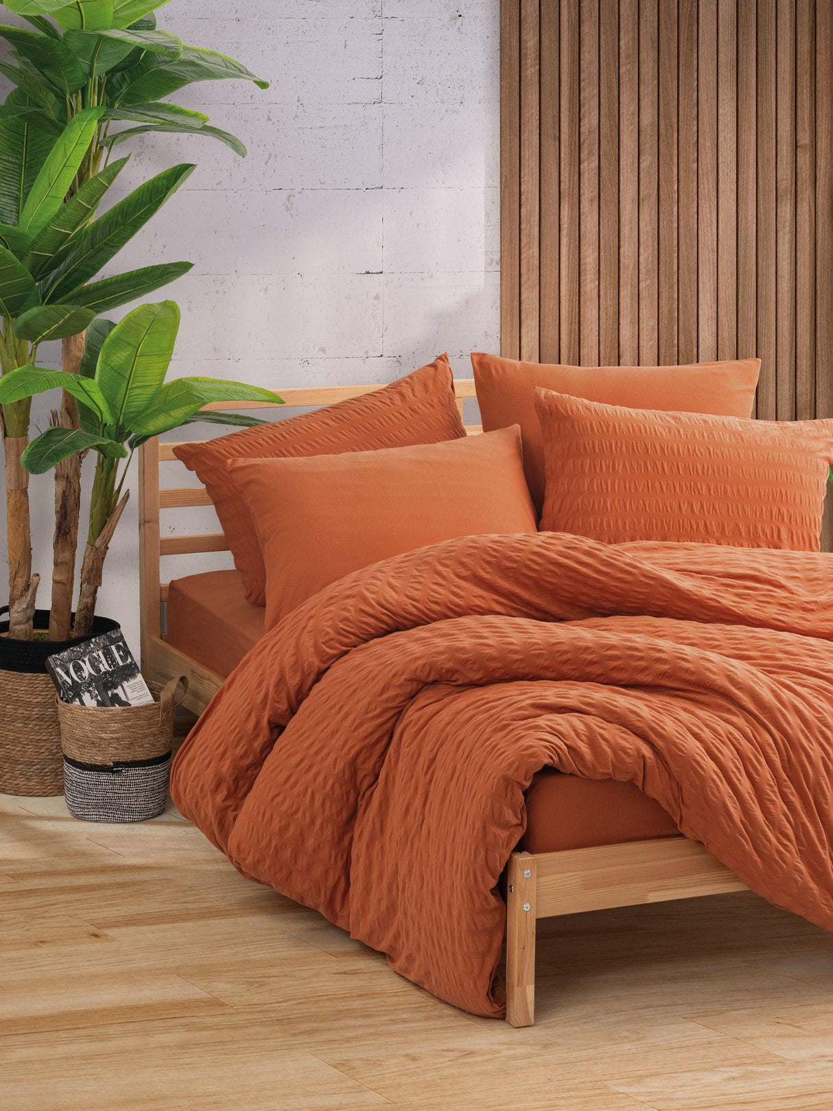 Set lenjerie de pat dublă Crepe, Diverse culori, 200x220 cm - Roșu cărămiziu | SKU: 129CTN2863 | Set lenjerie de pat dublă Crepe, 200x220 cm, varianta Roșu cărămiziu, produs pentru amenajarea locuinței, disponibil online în România la CasaMob