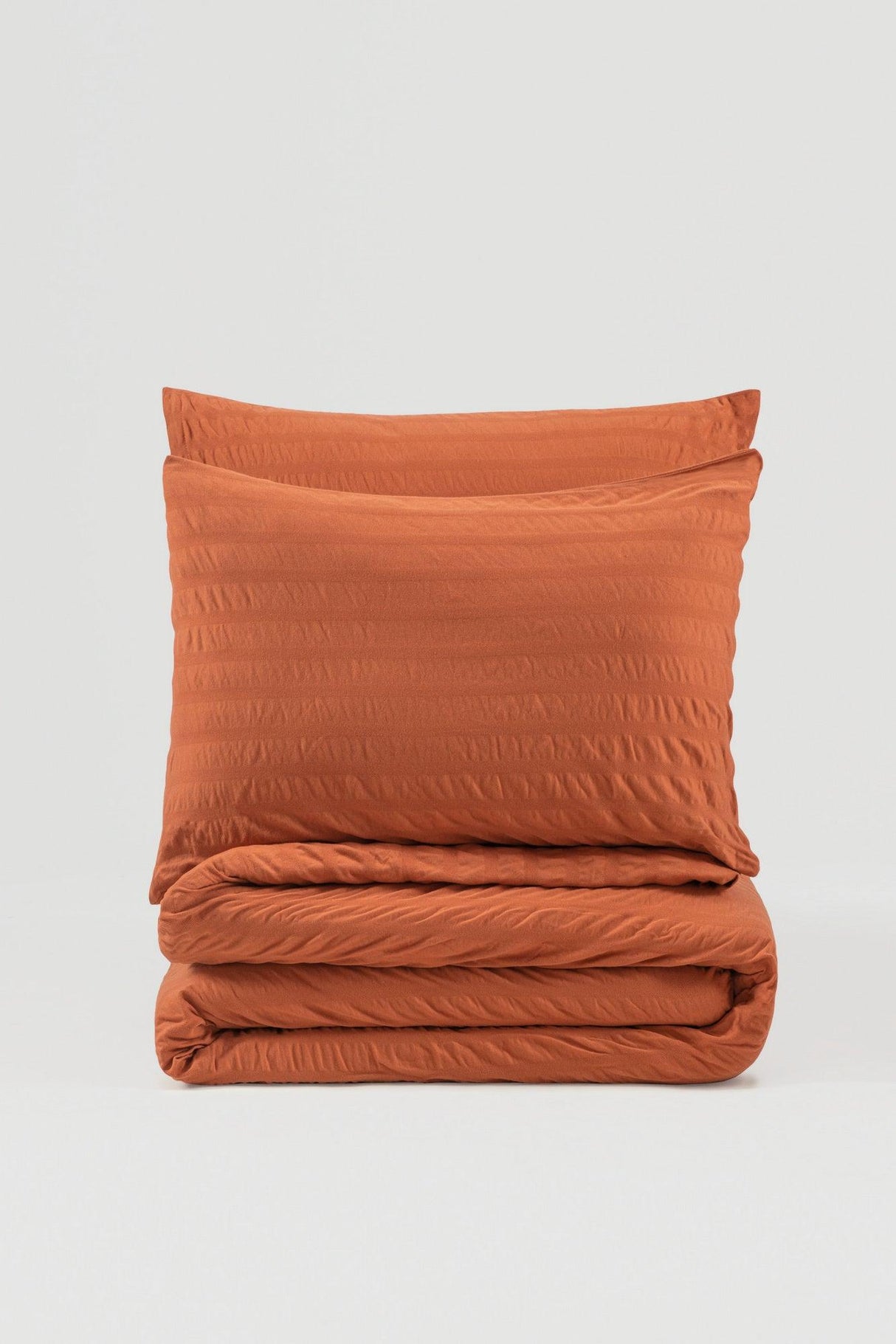Set lenjerie de pat dublă Crepe, Diverse culori, 200x220 cm - Roșu cărămiziu | SKU: 129CTN2863 | Set lenjerie de pat dublă Crepe, 200x220 cm, varianta Roșu cărămiziu, produs pentru amenajarea locuinței, disponibil online în România la CasaMob