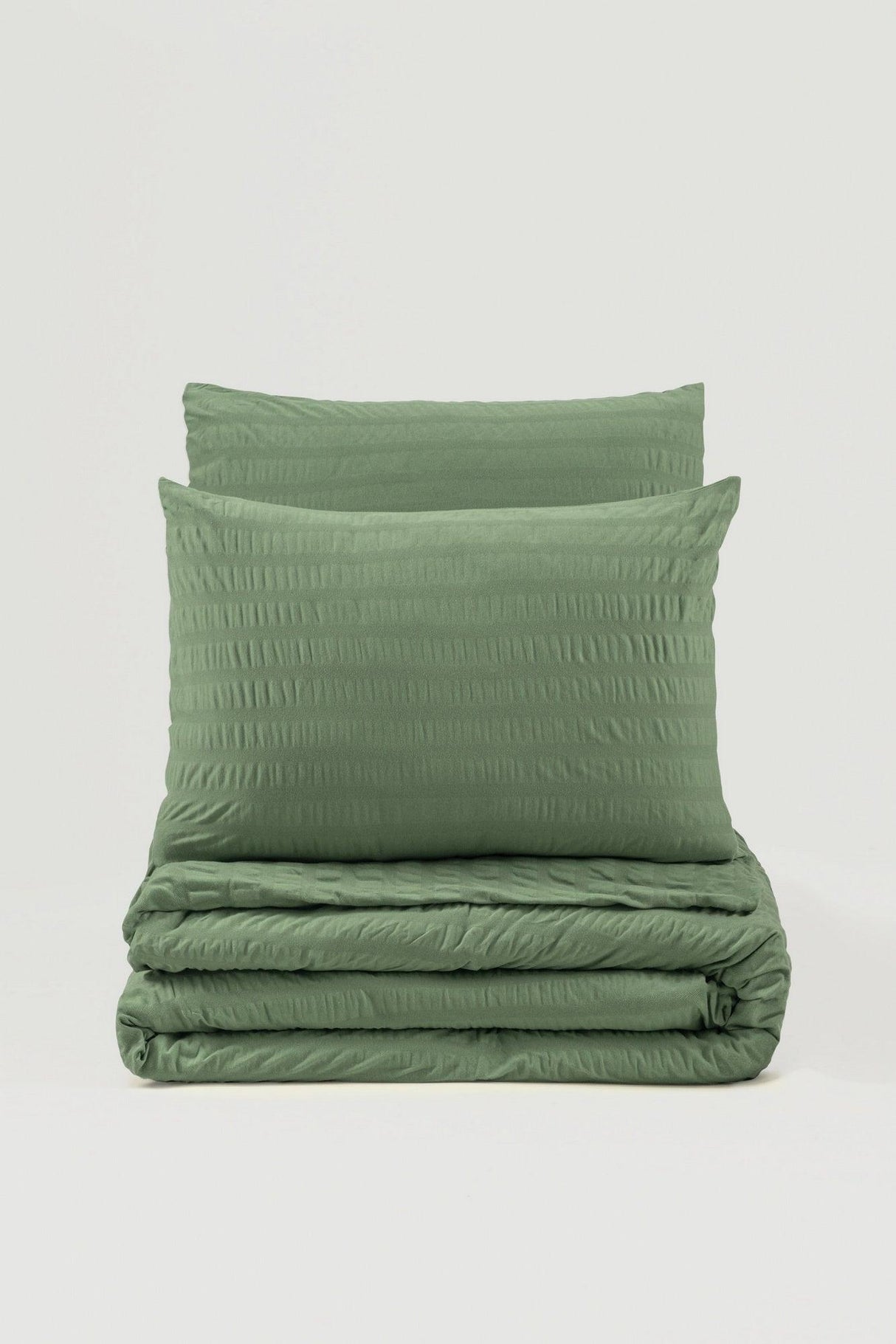 Set lenjerie de pat dublă Crepe, Diverse culori, 200x220 cm - Verde | SKU: 129CTN2865 | Set lenjerie de pat dublă Crepe, 200x220 cm, varianta Verde, produs pentru amenajarea locuinței, disponibil online în România la CasaMob