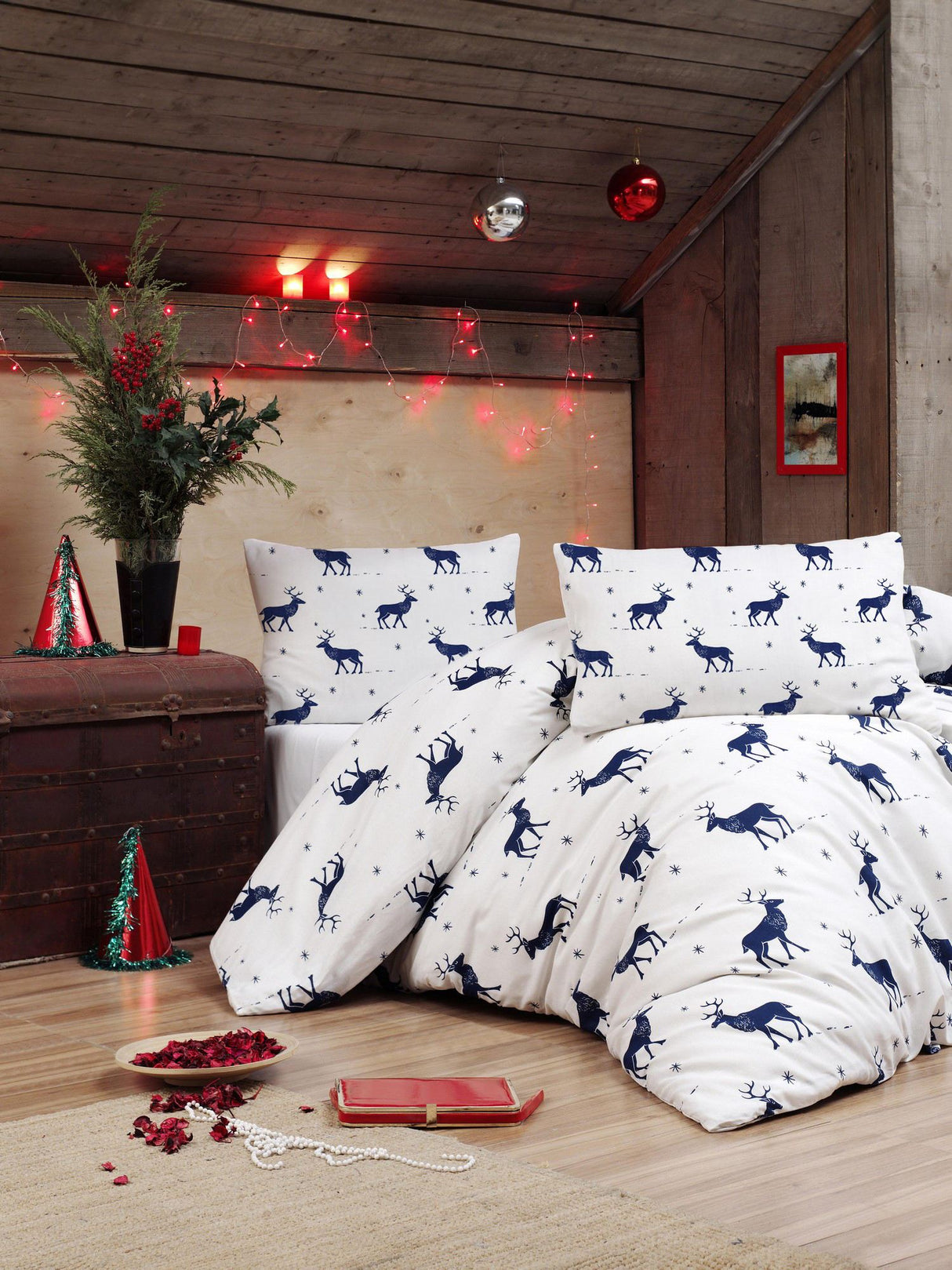 Set lenjerie de pat dublă Geyik v2, Diverse culori, 200x200 cm - Albastru închis - Alb | SKU: 143EPJ84252 | Set lenjerie de pat dublă Geyik v2, 200x200 cm, varianta Albastru închis - Alb, produs pentru amenajarea locuinței, disponibil online în România la CasaMob