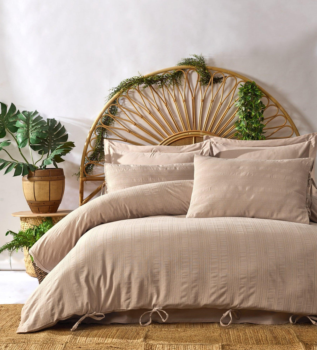 Set lenjerie de pat dublă Lucca, Diverse culori, 240x260 cm - Bej | SKU: 157SHS6439 | Set lenjerie de pat dublă Lucca, 240x260 cm, varianta Bej, produs pentru amenajarea locuinței, disponibil online în România la CasaMob