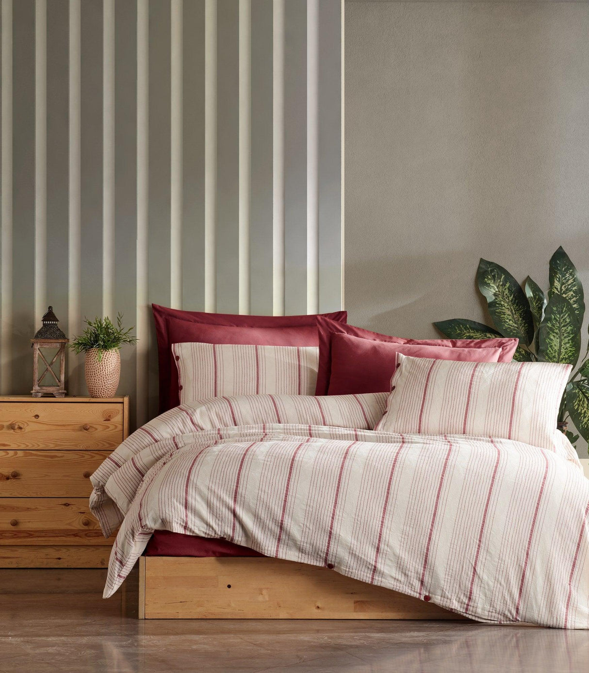 Set lenjerie de pat dublă Avva, Diverse culori, 200x220 cm - Bordo - Alb | SKU: 157SHS6456 | Set lenjerie de pat dublă Avva, 200x220 cm, varianta Bordo - Alb, produs pentru amenajarea locuinței, disponibil online în România la CasaMob