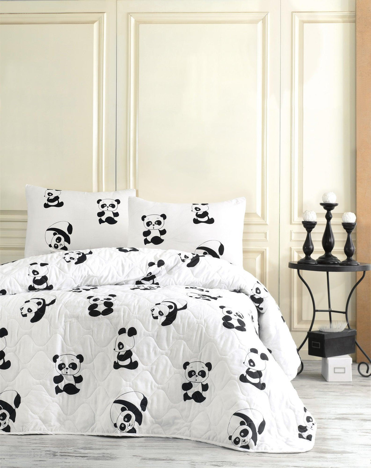 Set Lenjerie Panda, Negru - Alb, Diverse dimensiuni - 160x220 cm | SKU: 162ELR9128 | Set Lenjerie Panda, Negru - Alb, varianta 160x220 cm, produs pentru amenajarea locuinței, disponibil online în România la CasaMob