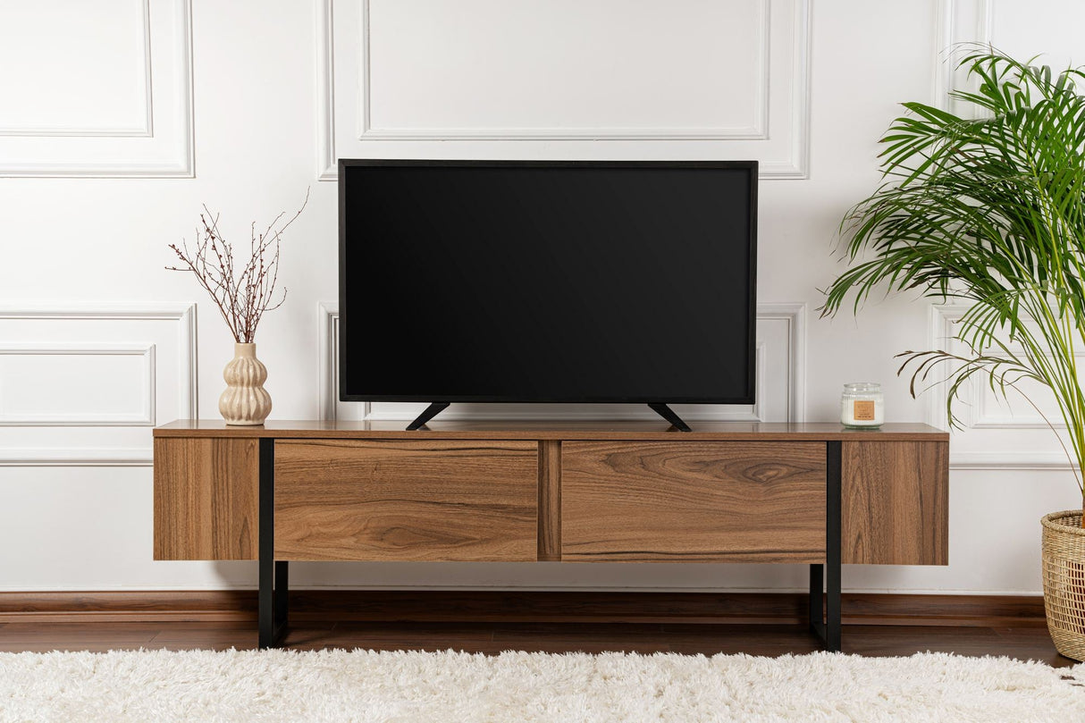 Comodă TV Serenity, Diverse culori, 180x30x50 cm - Venezia walnut - Negru | SKU: 241NRD1349 | Comodă TV Serenity, 180x30x50 cm, varianta Venezia walnut - Negru, produs pentru amenajarea locuinței, disponibil online în România la CasaMob