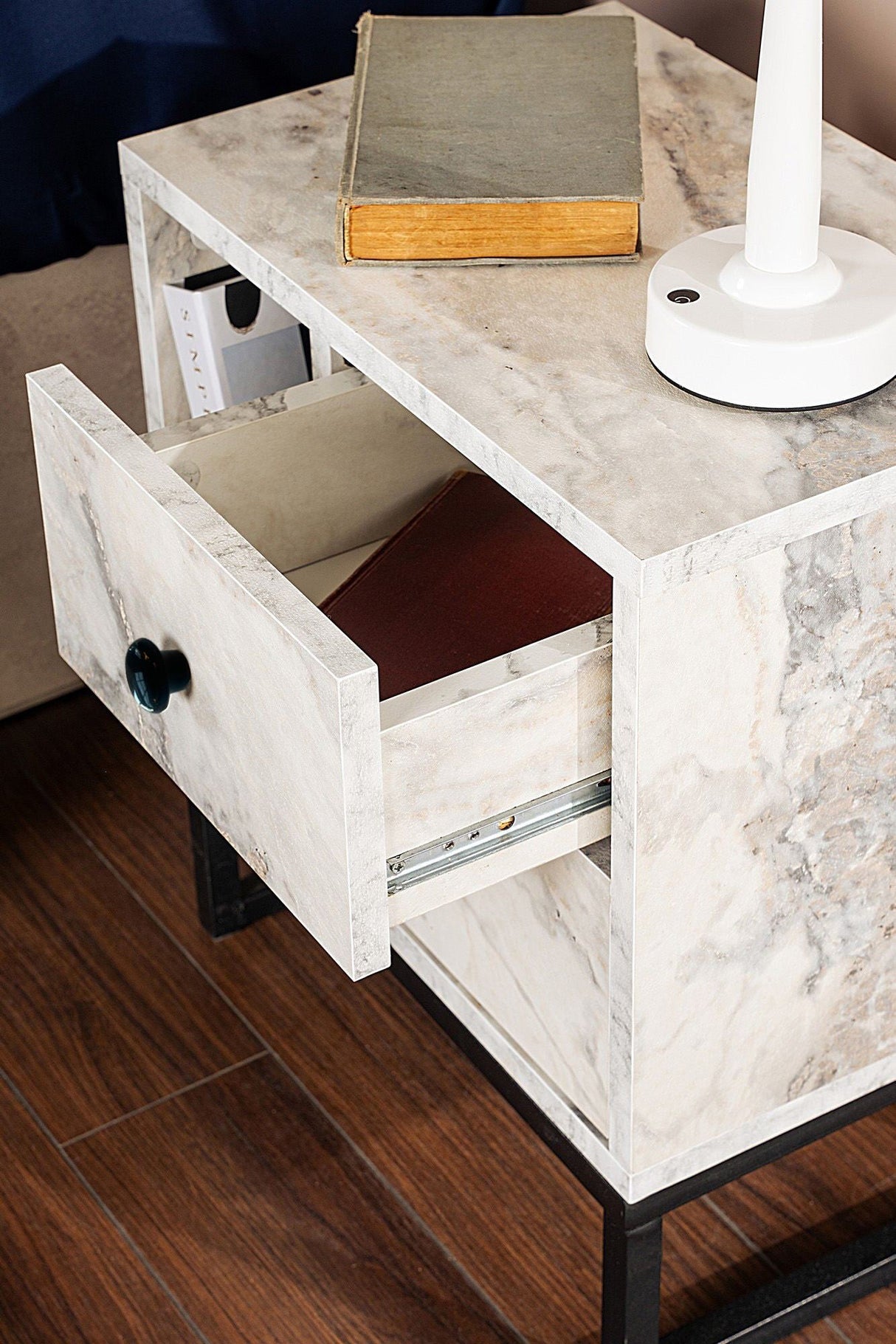 Noptieră Glimmer - Fressia, Diverse culori, 45x30x50 cm - Freesia marble - Negru | SKU: 241NRD1408 | Noptieră Glimmer - Fressia, 45x30x50 cm, varianta Freesia marble - Negru, produs pentru amenajarea locuinței, disponibil online în România la CasaMob