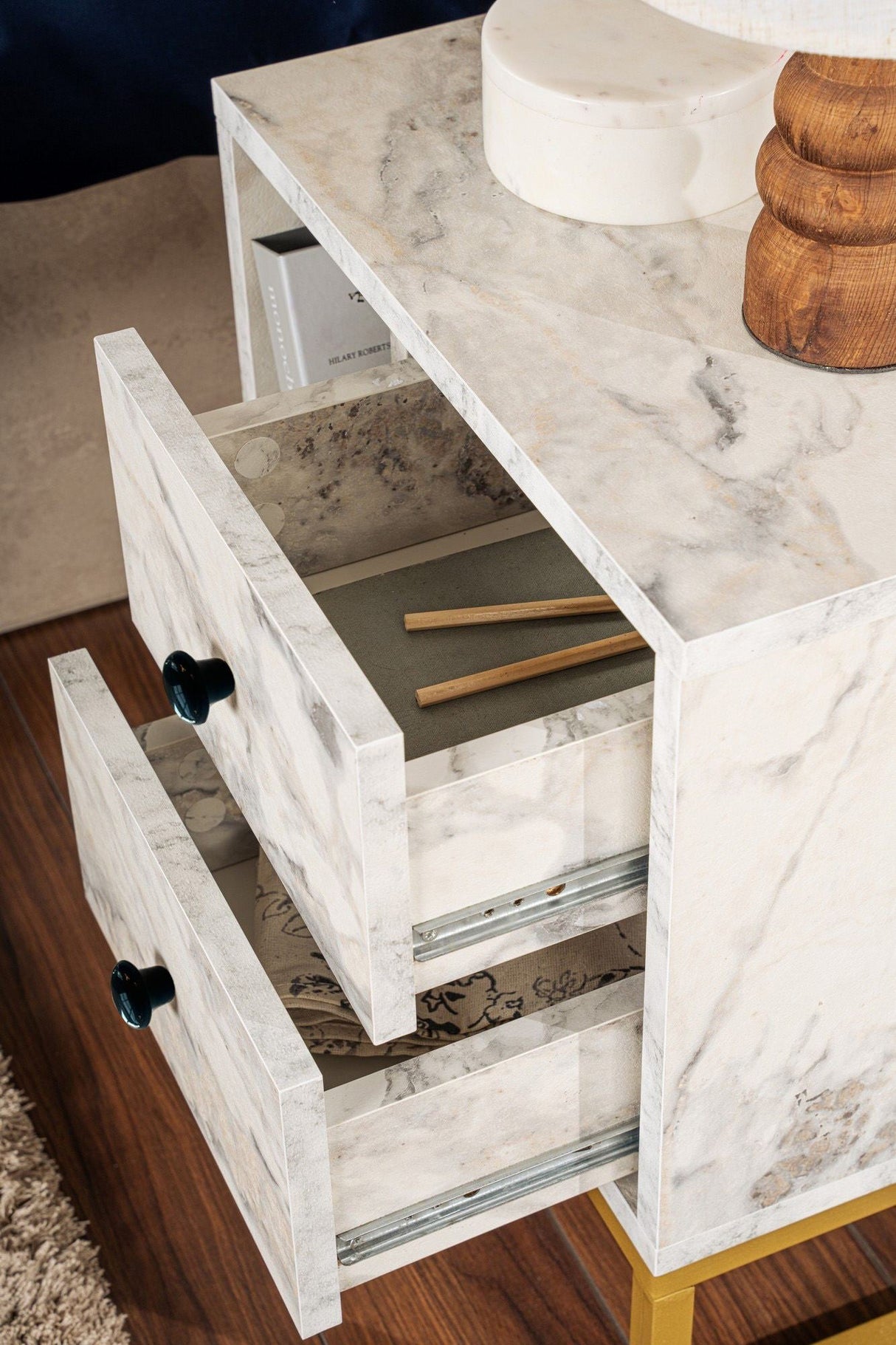 Noptieră Glimmer - Fressia, Diverse culori, 45x30x50 cm - Freesia marble - Auriu | SKU: 241NRD1409 | Noptieră Glimmer - Fressia, 45x30x50 cm, varianta Freesia marble - Auriu, produs pentru amenajarea locuinței, disponibil online în România la CasaMob