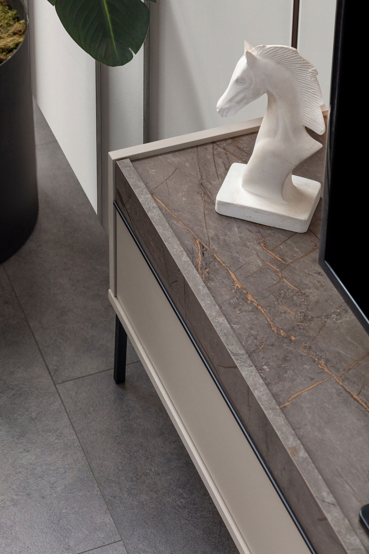 Comodă TV Beskar, Sandstone - Negru, 177x33x47 cm