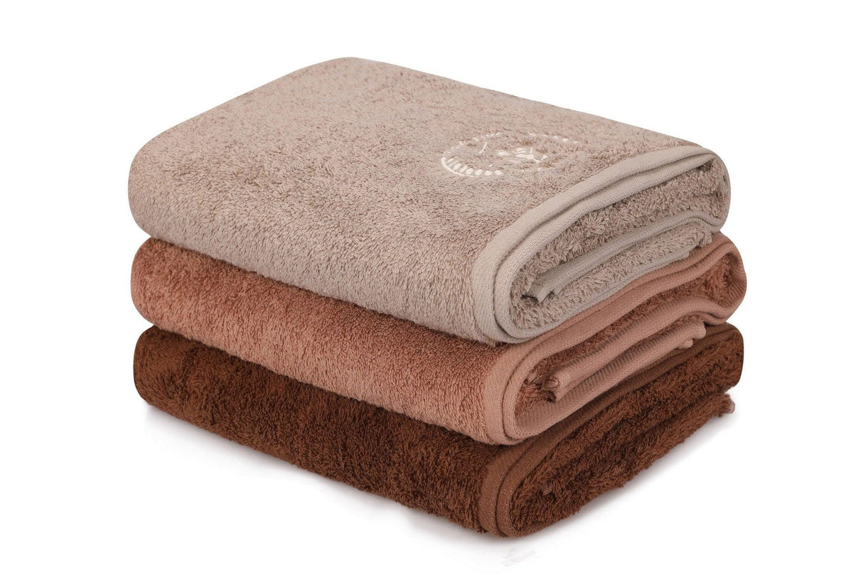 Set prosoape de baie 402, Diverse culori, Diverse configurații, Diverse dimensiuni - Maro închis - Maro - Maro deschis - 70x140 cm - 3 bucăți | SKU: 355BHP2465 | Set prosoape de baie 402, varianta Maro închis - Maro - Maro deschis - 70x140 cm - 3 bucăți, produs pentru amenajarea locuinței, disponibil online în România la CasaMob